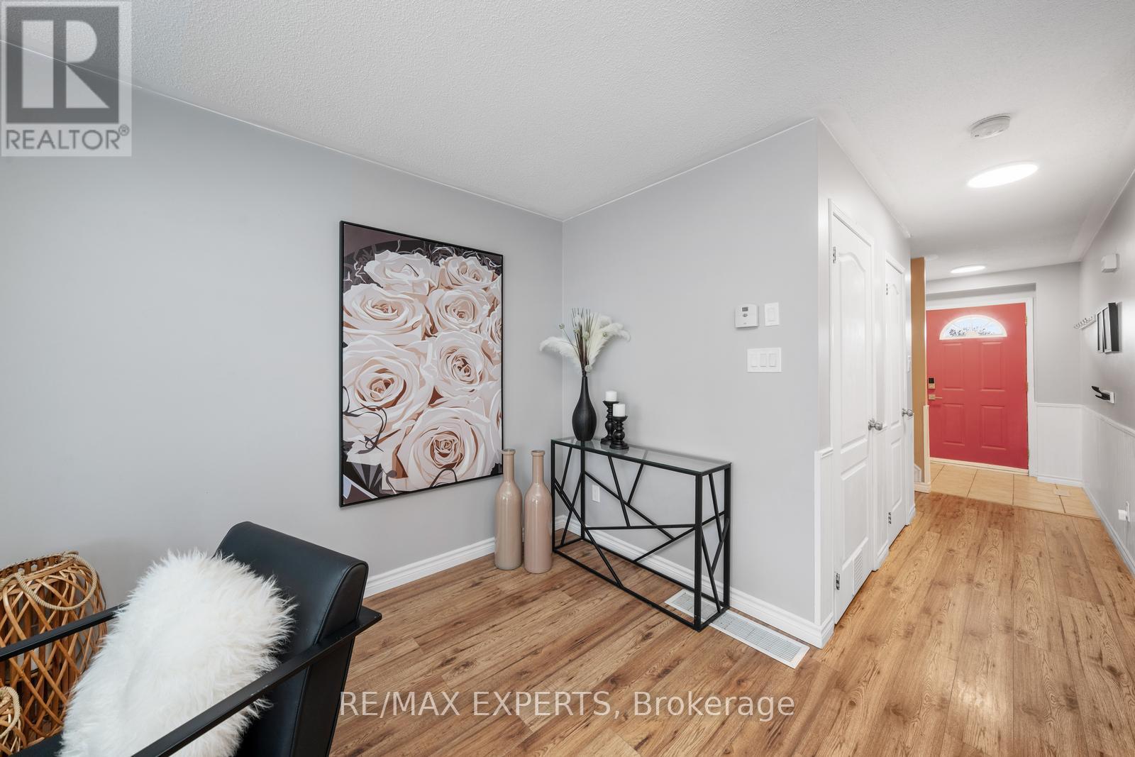 89 Parkside Crescent, Essa, Ontario  L3W 0K9 - Photo 8 - N12214682