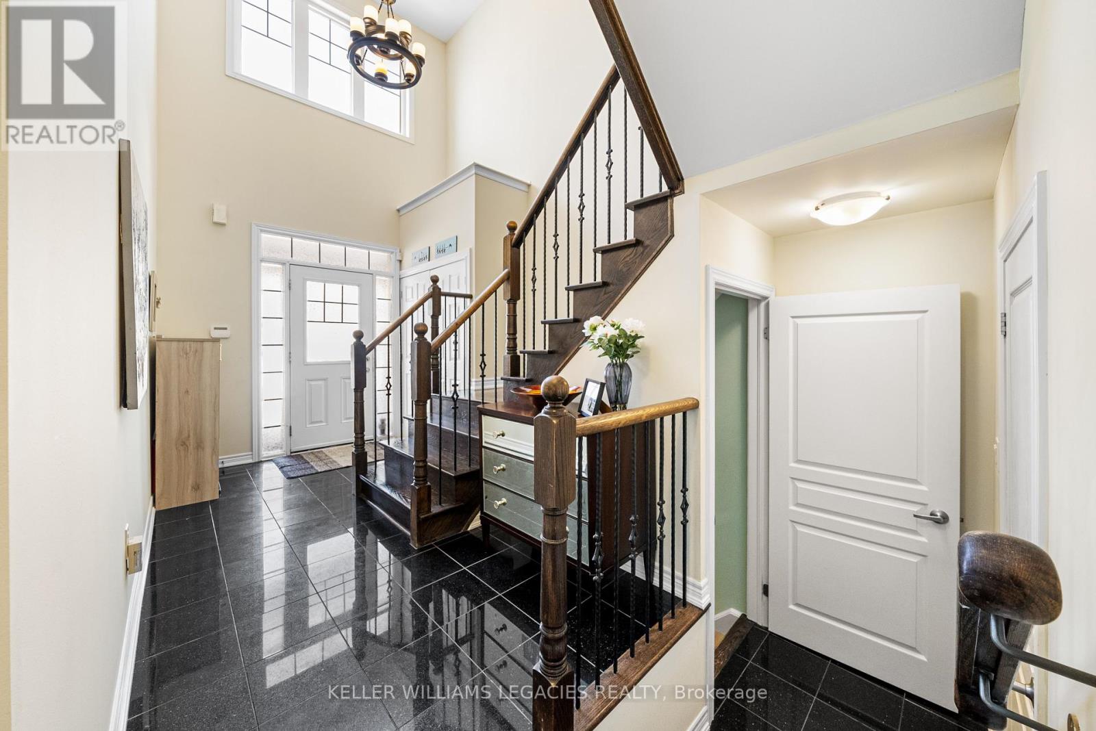 17 Mansard Drive, Richmond Hill, Ontario  L4E 0L8 - Photo 13 - N12214685