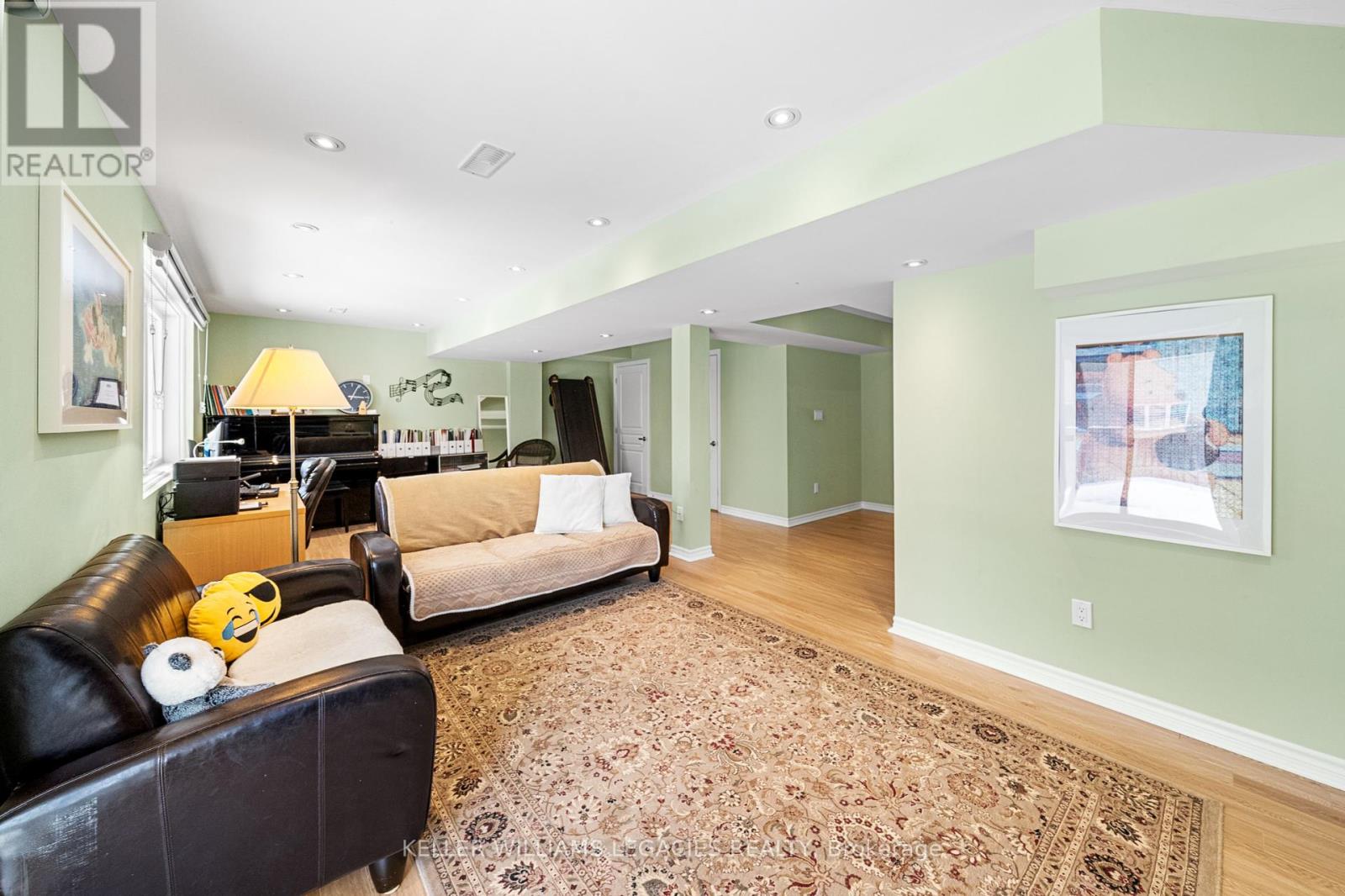 17 Mansard Drive, Richmond Hill, Ontario  L4E 0L8 - Photo 29 - N12214685