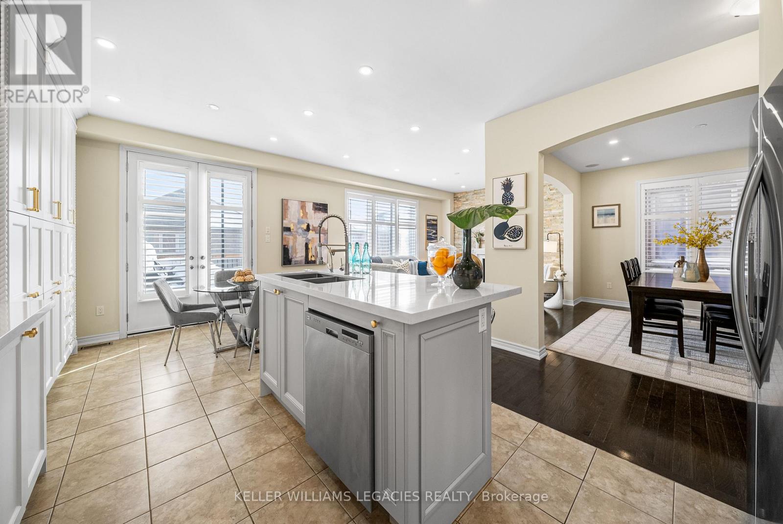 17 Mansard Drive, Richmond Hill, Ontario  L4E 0L8 - Photo 6 - N12214685