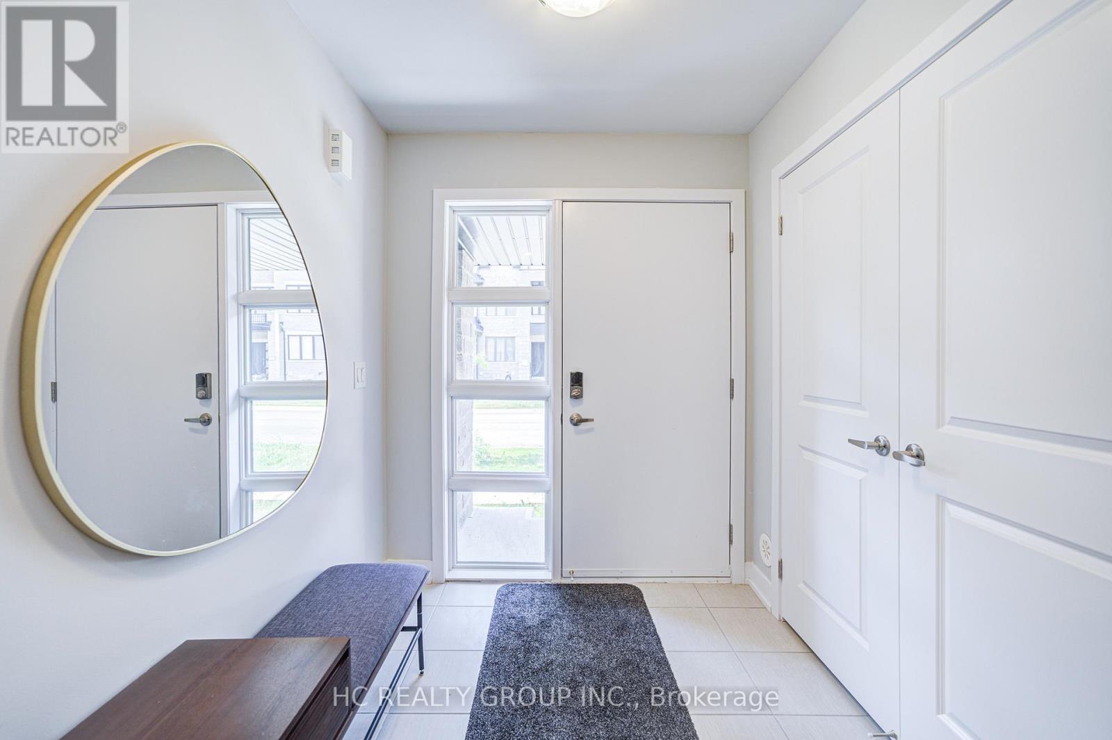 19 Guardhouse Crescent, Markham, Ontario  L6C 3J7 - Photo 4 - N12214700