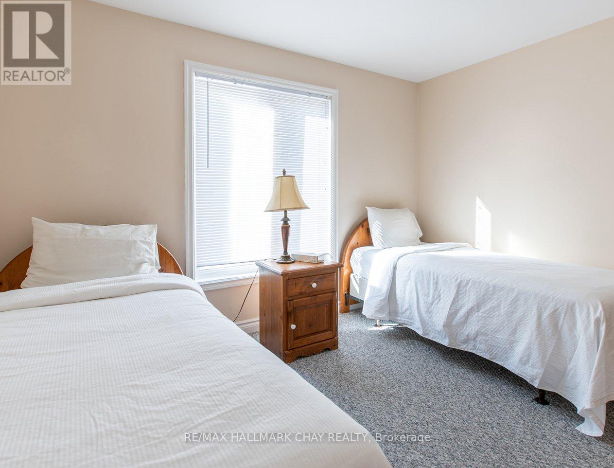 155 Vacation Inn Drive, Collingwood, Ontario  L9Y 5G4 - Photo 11 - S12214641