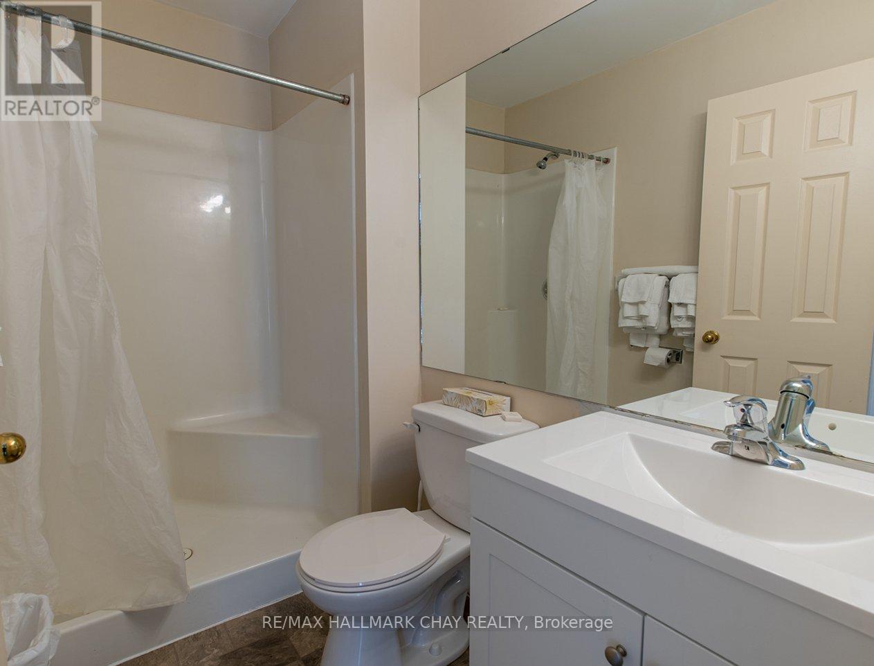 155 Vacation Inn Drive, Collingwood, Ontario  L9Y 5G4 - Photo 12 - S12214641