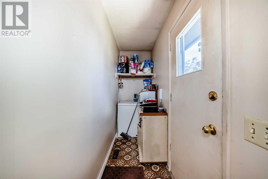 1304 Lake Sylvan Drive Se, Calgary, Alberta  T2J 4C8 - Photo 14 - A2226566