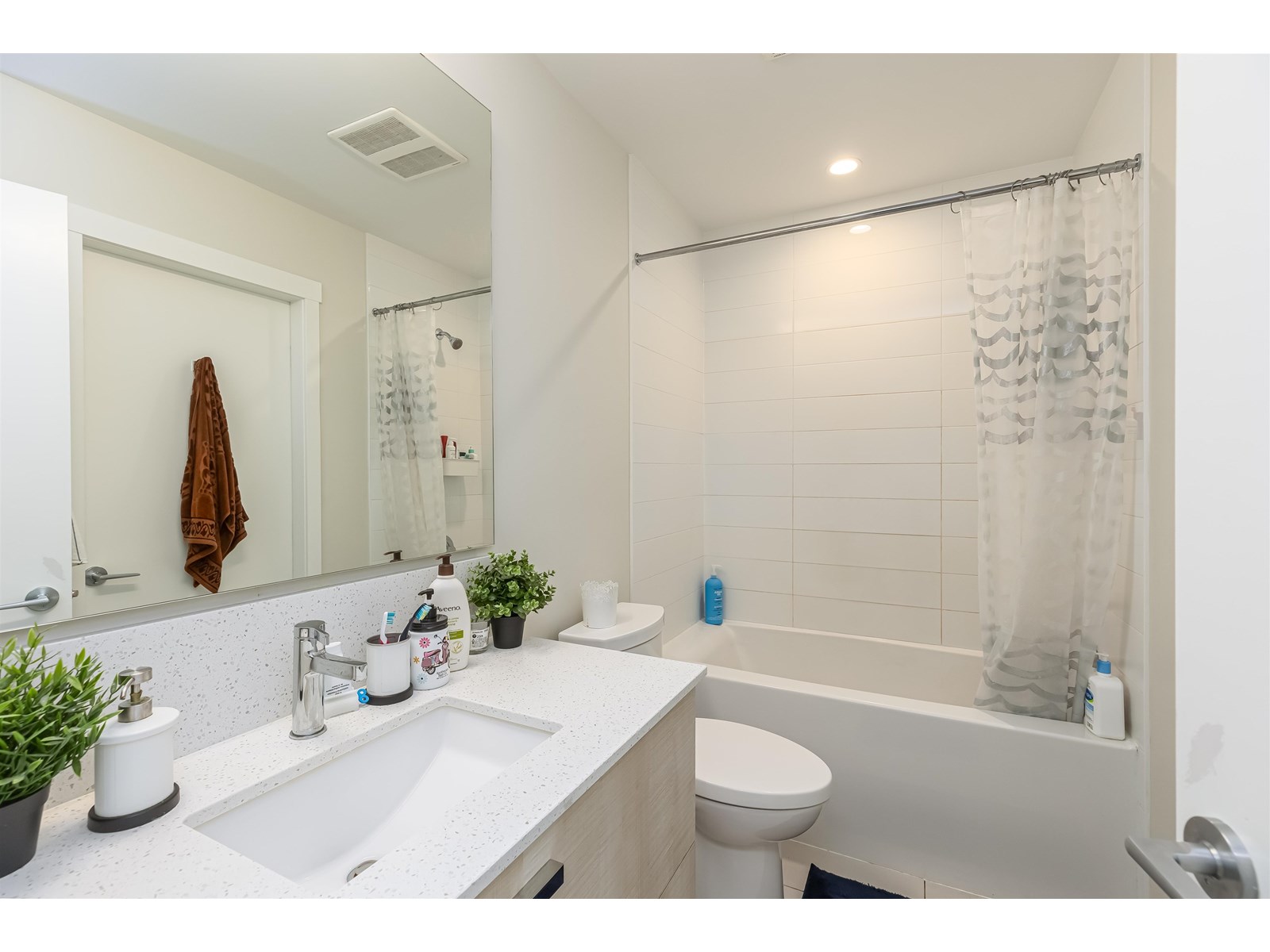 406 10838 Whalley Boulevard, Surrey, British Columbia  V3R 0G8 - Photo 15 - R2970911