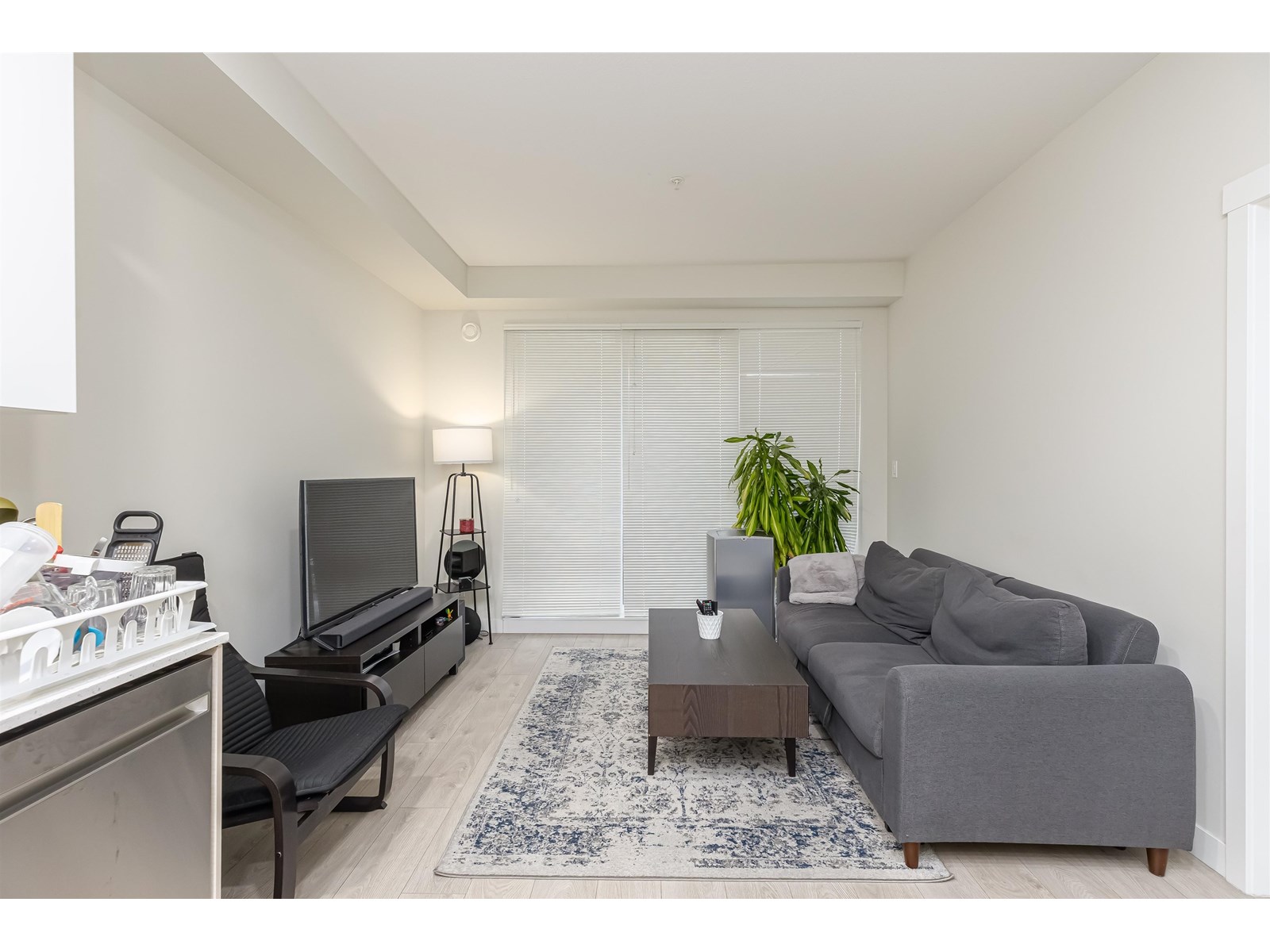 406 10838 Whalley Boulevard, Surrey, British Columbia  V3R 0G8 - Photo 4 - R2970911