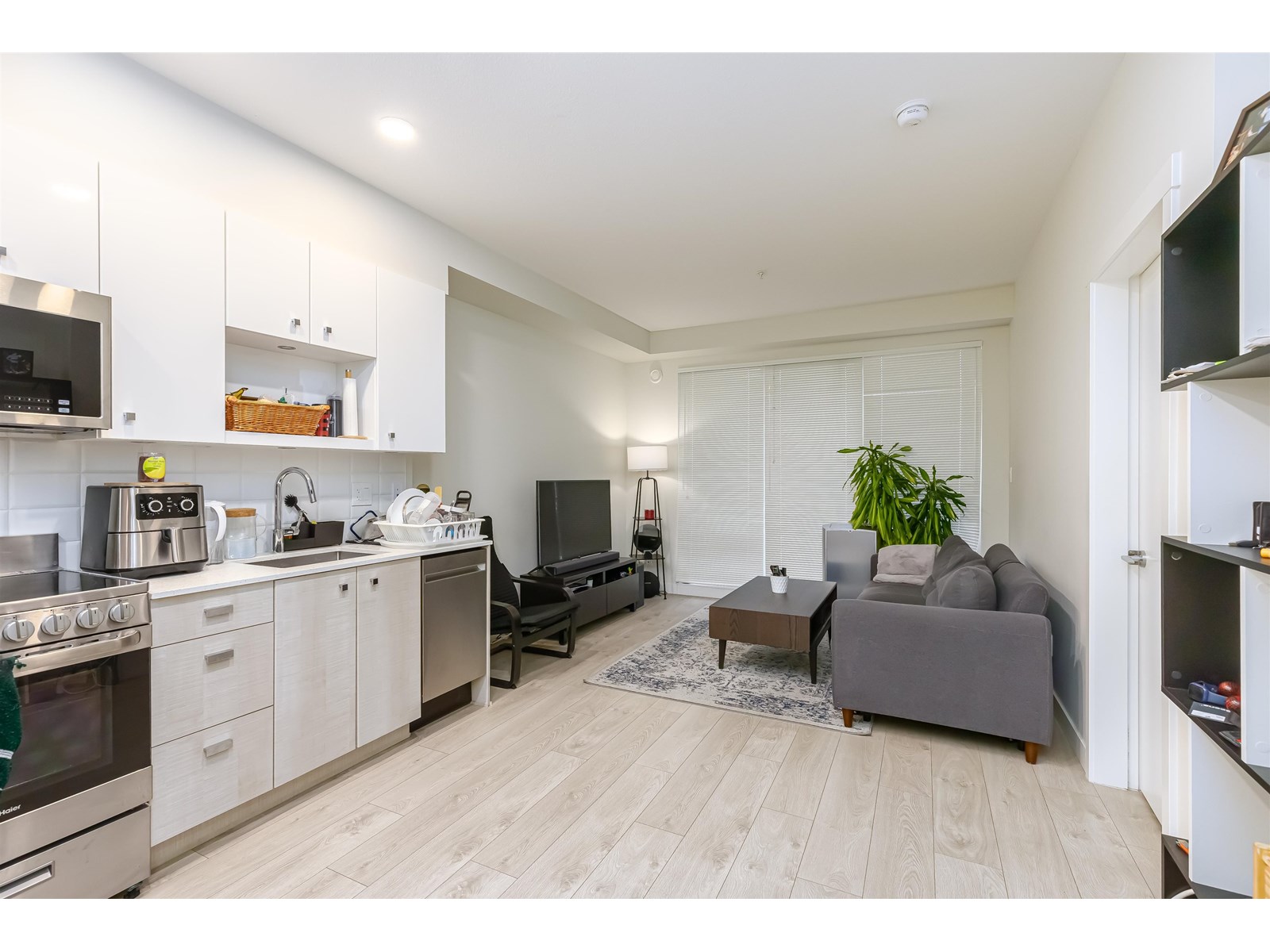 406 10838 Whalley Boulevard, Surrey, British Columbia  V3R 0G8 - Photo 6 - R2970911