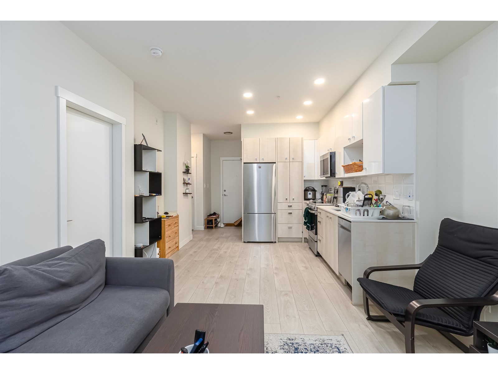 406 10838 Whalley Boulevard, Surrey, British Columbia  V3R 0G8 - Photo 7 - R2970911