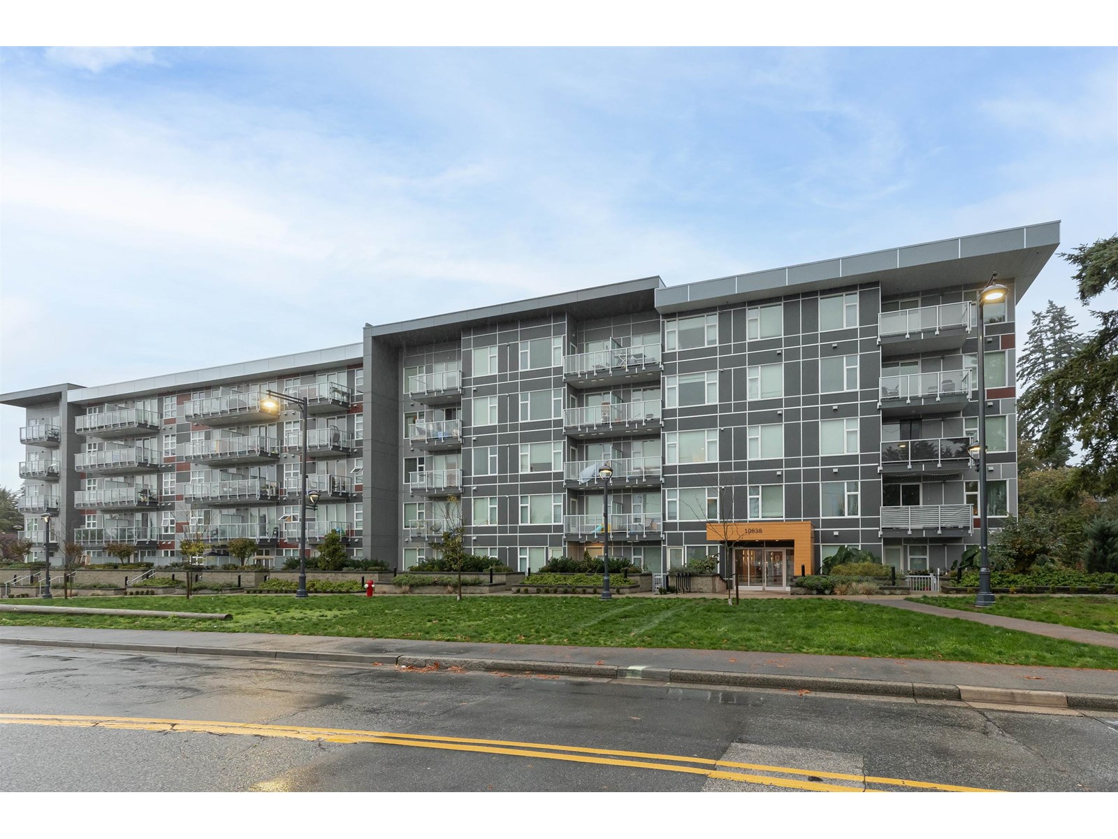 406 10838 Whalley Boulevard, Surrey, British Columbia  V3R 0G8 - Photo 2 - R2970911