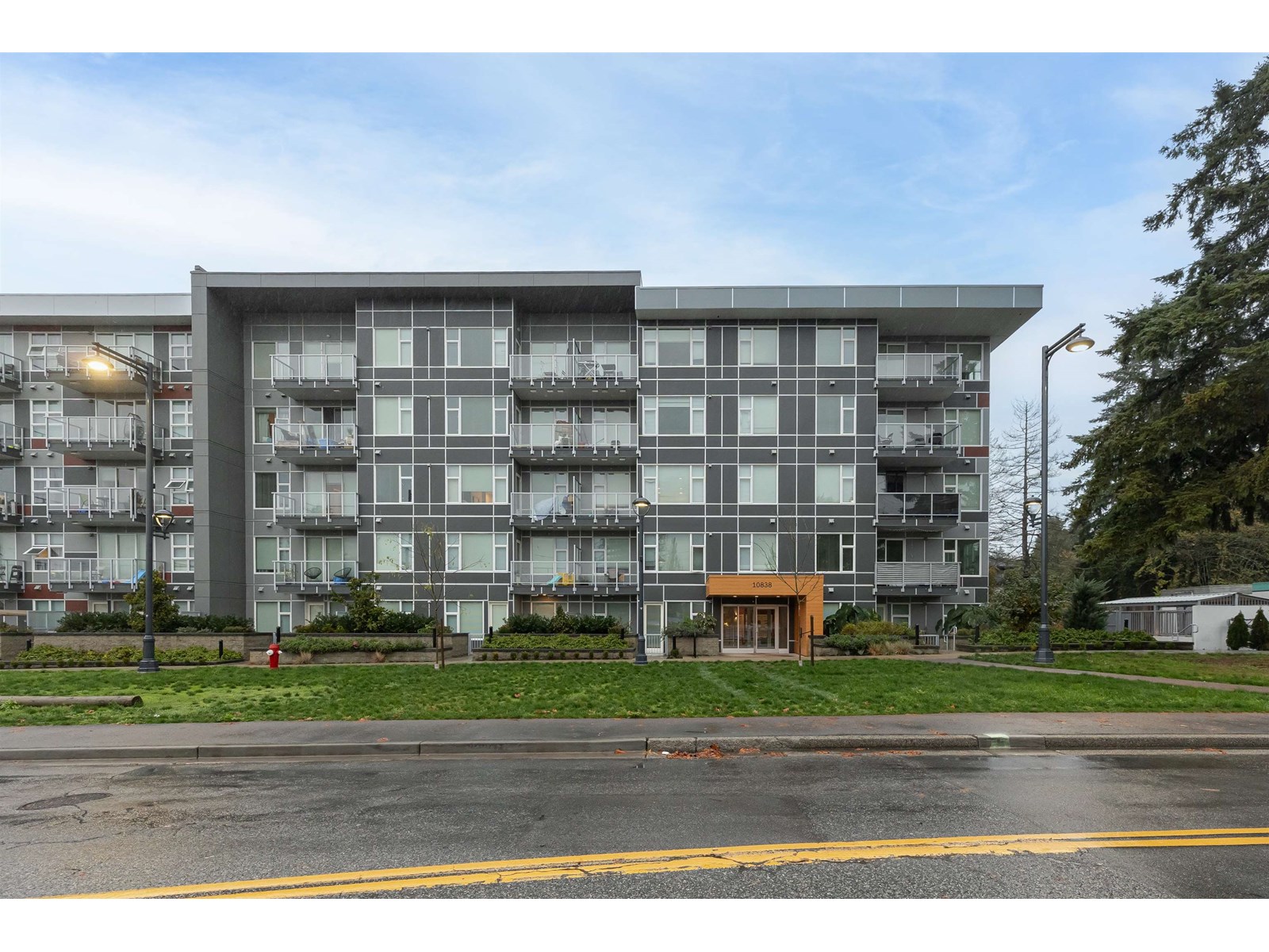 406 10838 WHALLEY BOULEVARD, Surrey, British Columbia