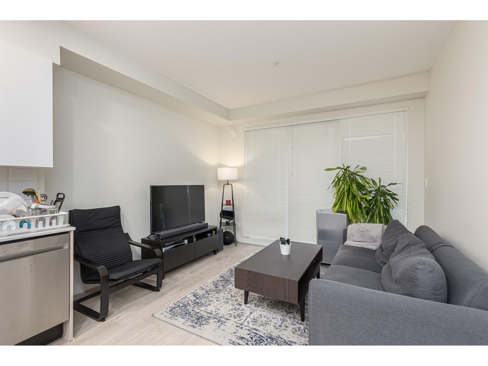 406 10838 Whalley Boulevard, Surrey, British Columbia  V3R 0G8 - Photo 3 - R2970911