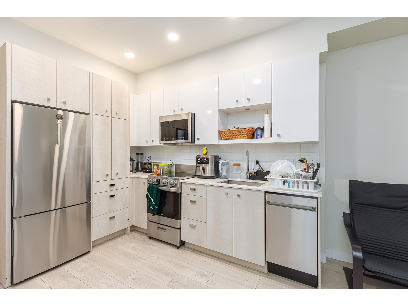 406 10838 Whalley Boulevard, Surrey, British Columbia  V3R 0G8 - Photo 5 - R2970911