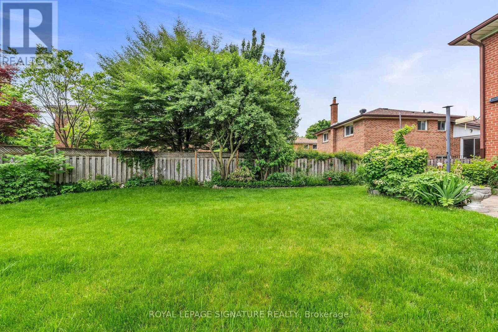 7 West Wareside Road, Toronto, Ontario  M9C 3H9 - Photo 33 - W12214631
