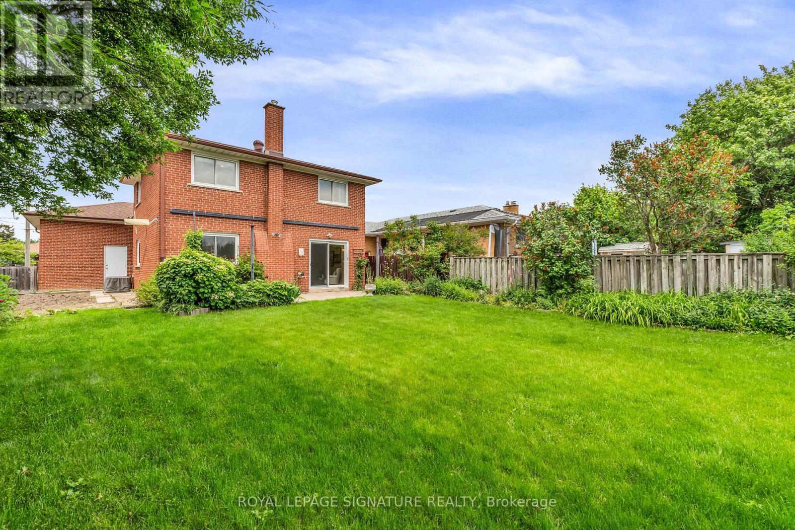 7 West Wareside Road, Toronto, Ontario  M9C 3H9 - Photo 36 - W12214631