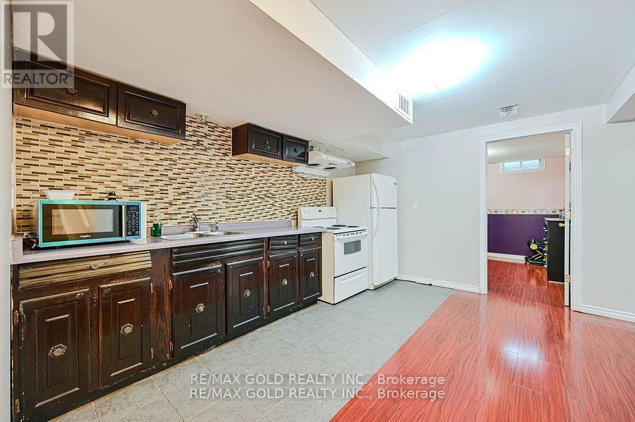 11 Caversham Drive, Brampton, Ontario  L6R 0N3 - Photo 37 - W12214670