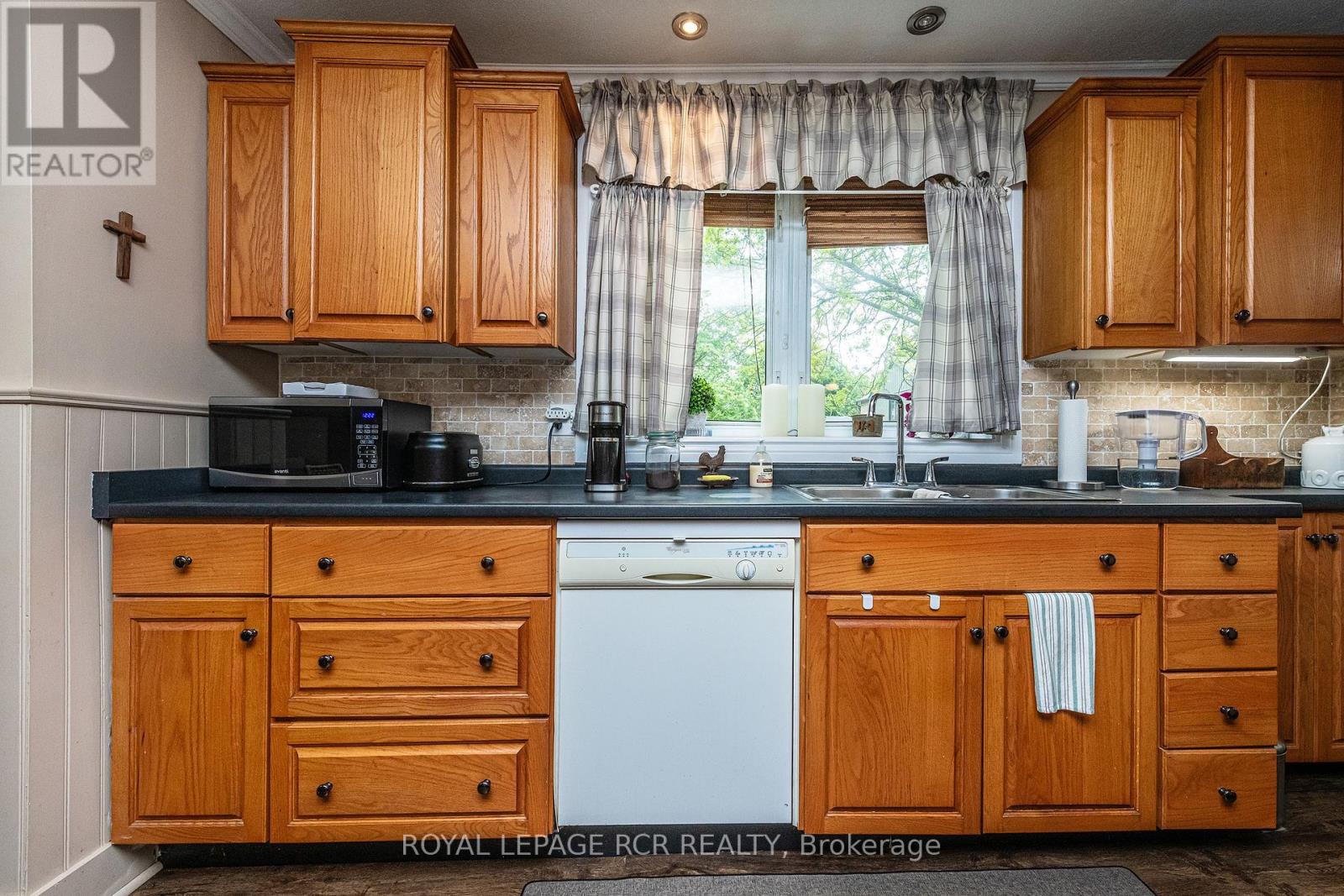 96 Dundas Street W, Blandford-Blenheim, Ontario  N0J 1V0 - Photo 10 - X12214662