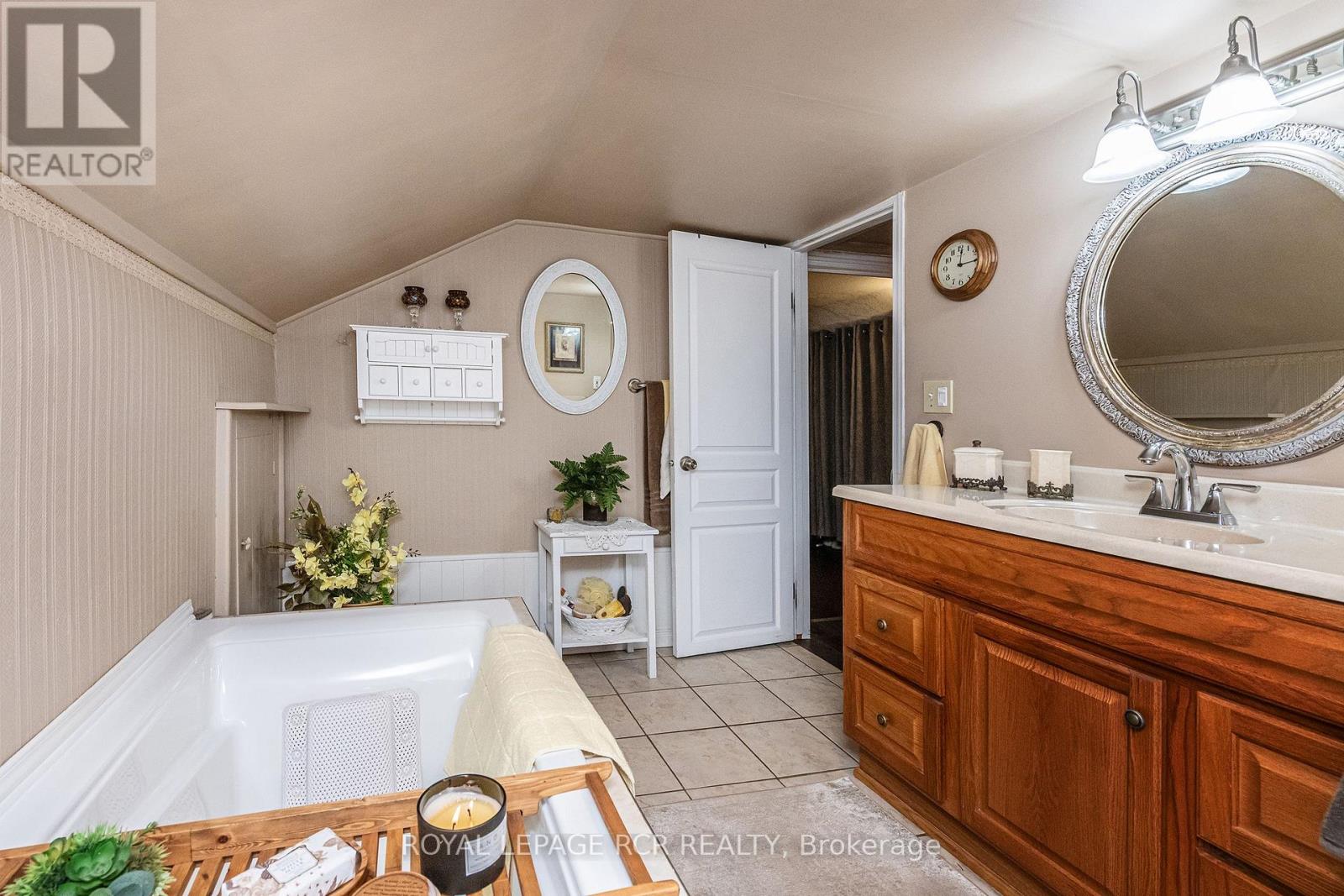 96 Dundas Street W, Blandford-Blenheim, Ontario  N0J 1V0 - Photo 26 - X12214662