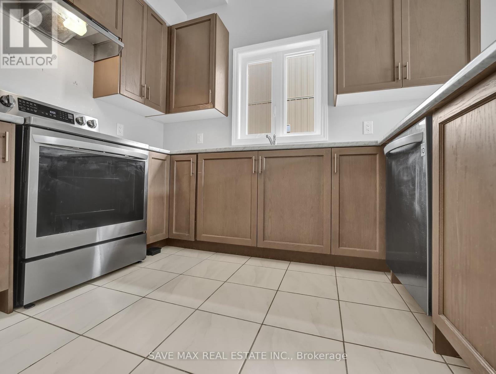 1511 Marina Drive E, Fort Erie (Crescent Park), Ontario  L2A 0C7 - Photo 12 - X12214681