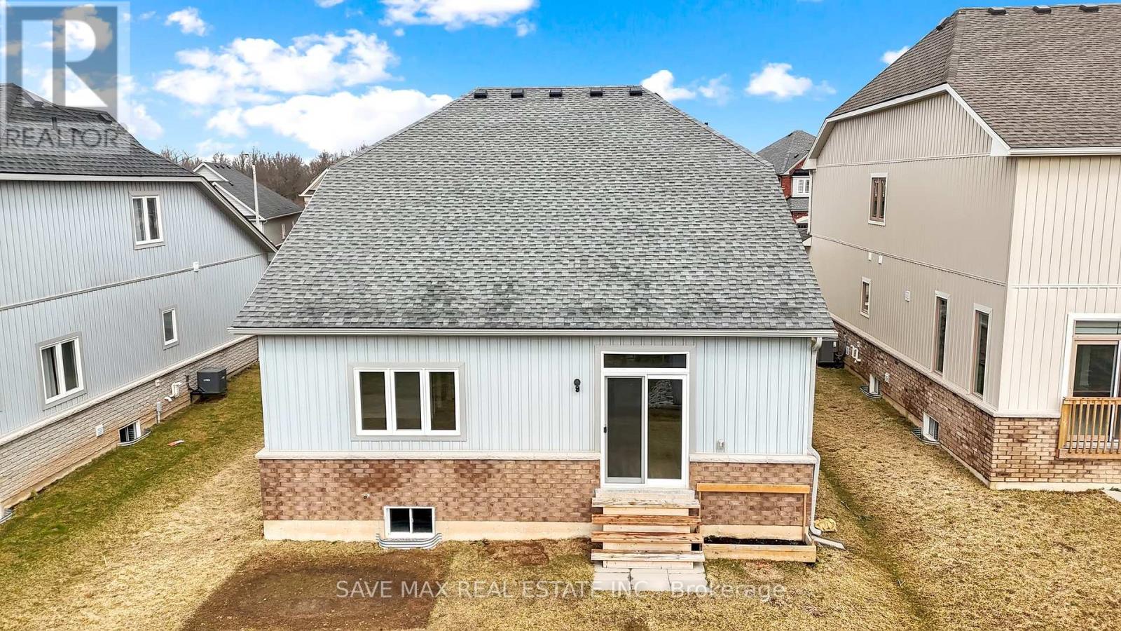 1511 Marina Drive E, Fort Erie (Crescent Park), Ontario  L2A 0C7 - Photo 2 - X12214681