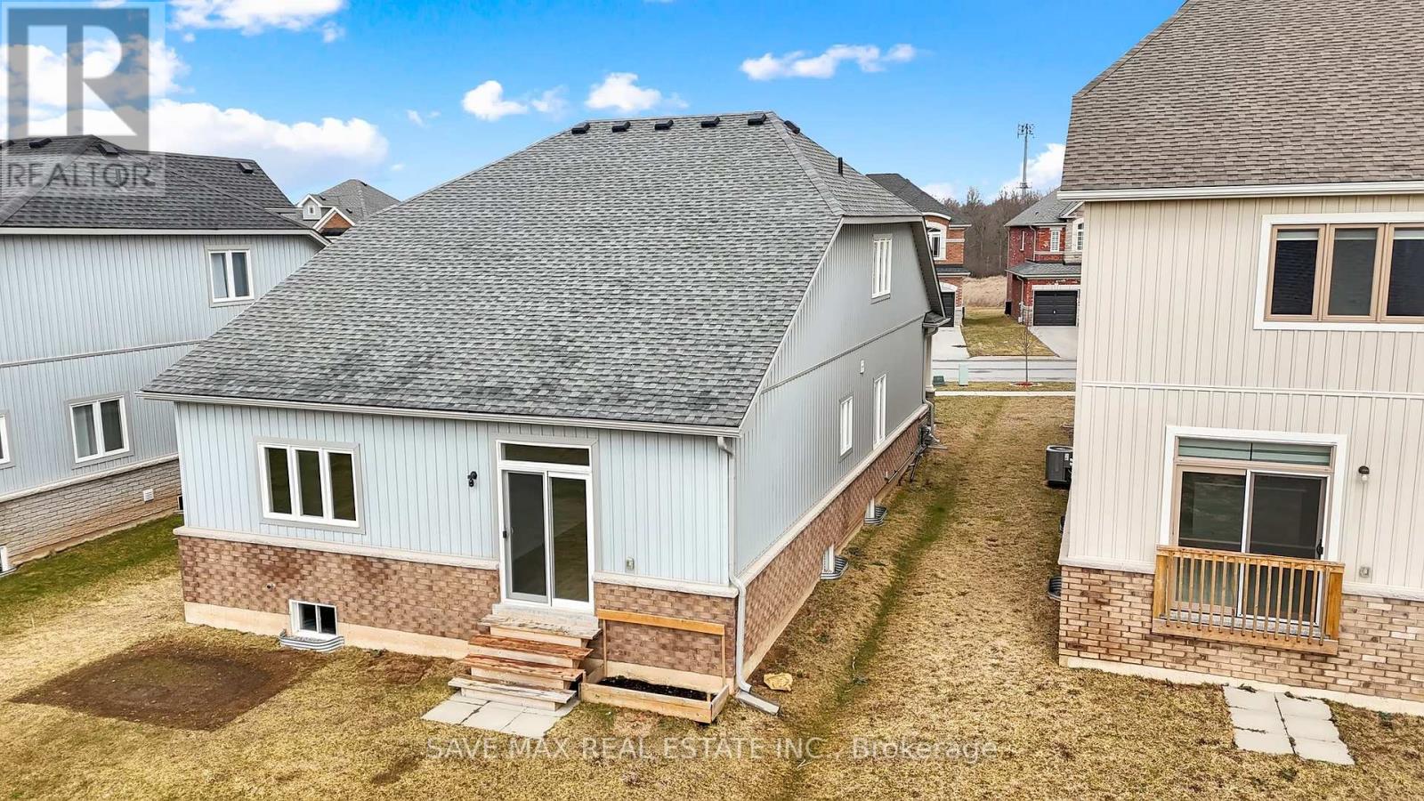 1511 Marina Drive E, Fort Erie (Crescent Park), Ontario  L2A 0C7 - Photo 4 - X12214681