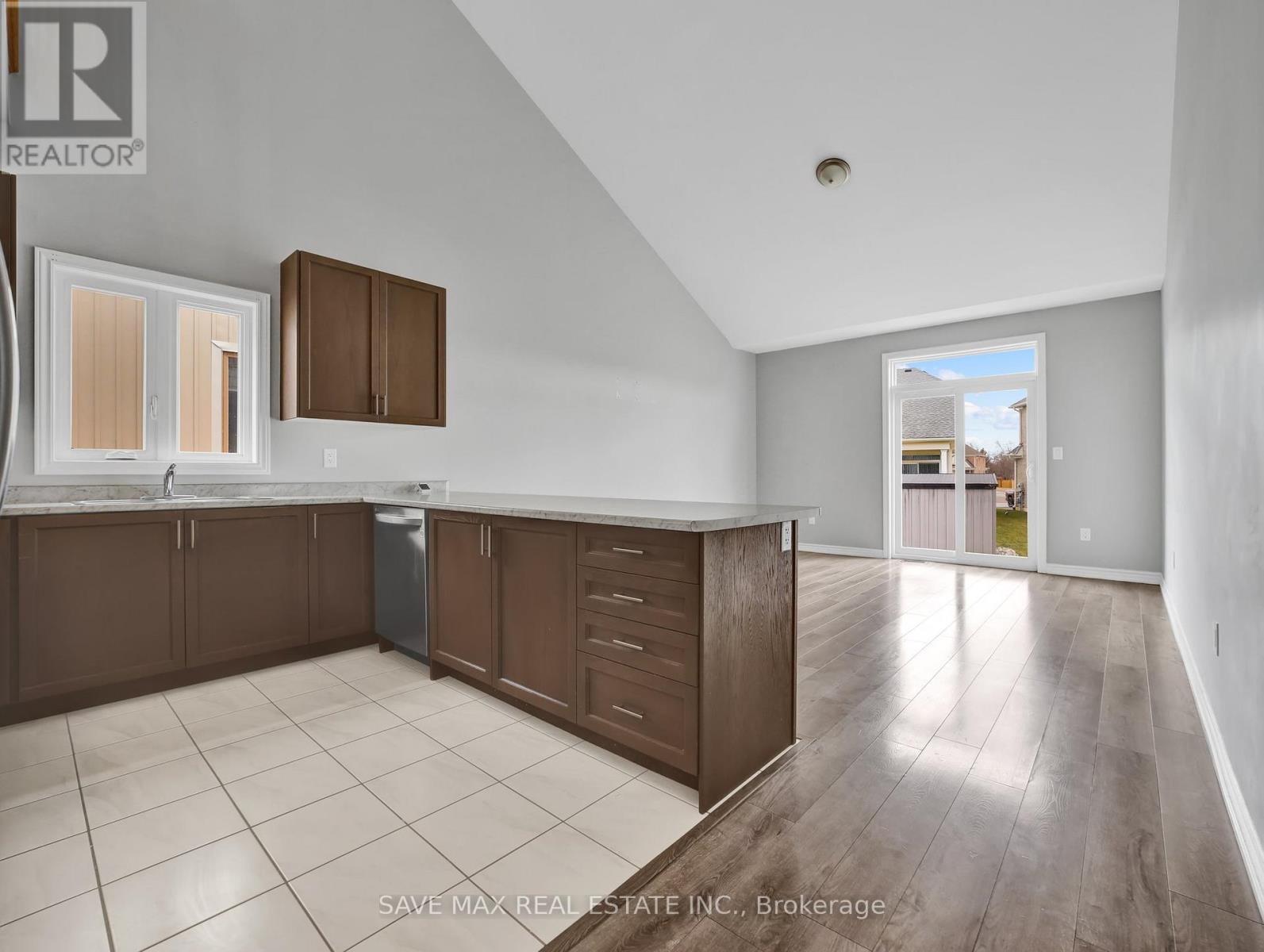 1511 Marina Drive E, Fort Erie (Crescent Park), Ontario  L2A 0C7 - Photo 44 - X12214681