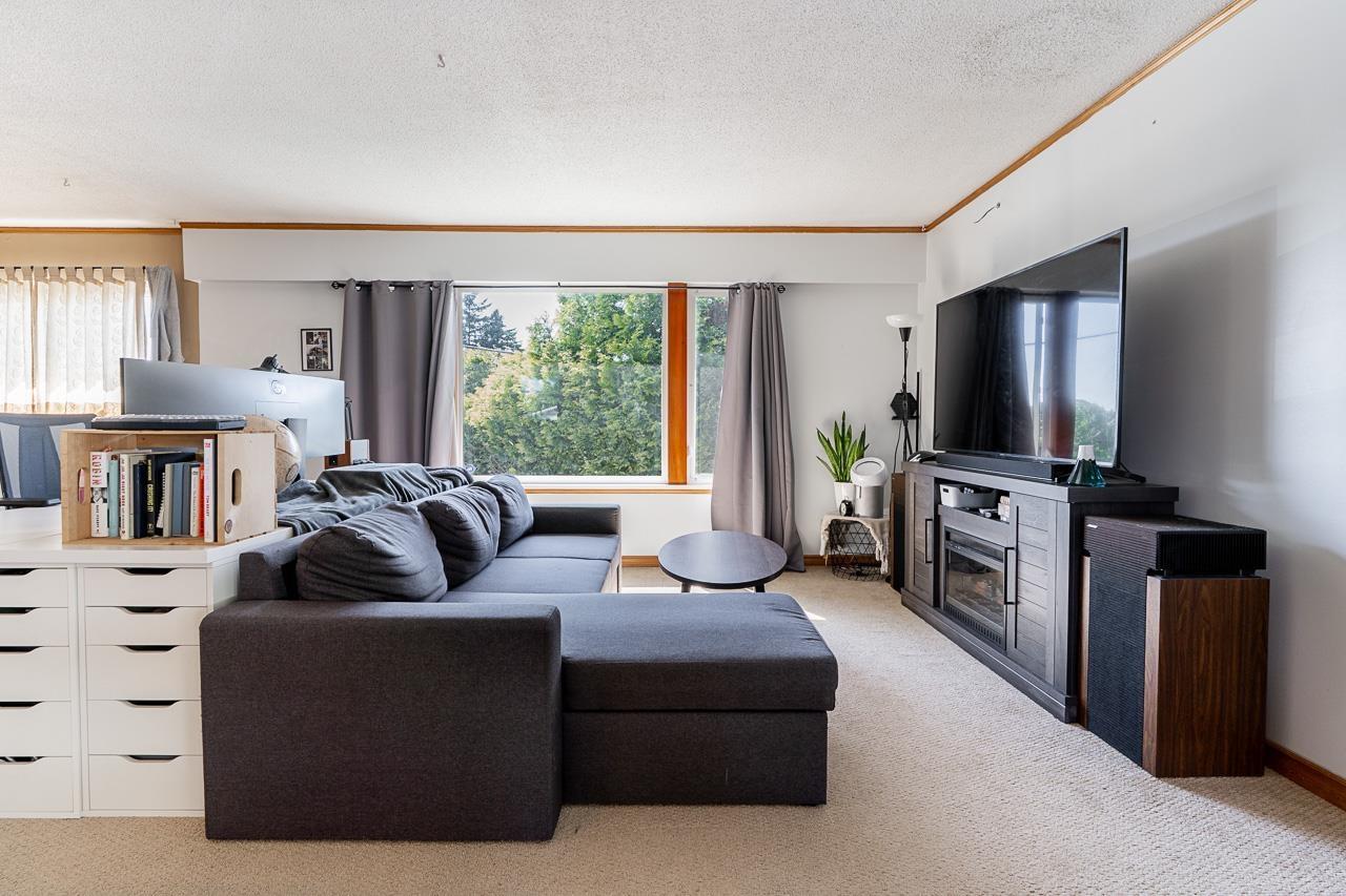 2226 Martens Street, Abbotsford, British Columbia  V2T 6M7 - Photo 3 - R3014707