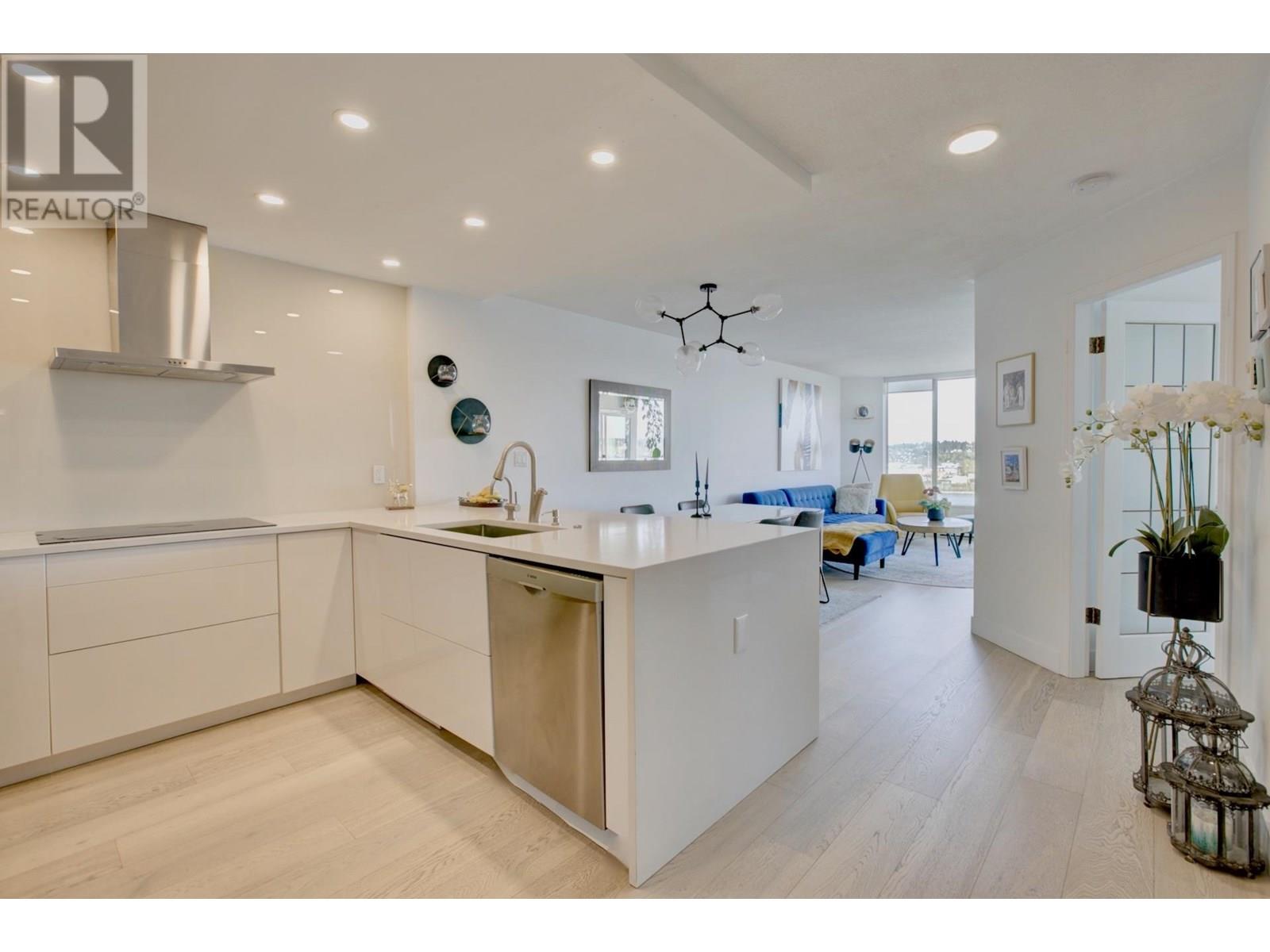 1403 1065 Quayside Drive, New Westminster, British Columbia  V3M 1C5 - Photo 3 - R3013850