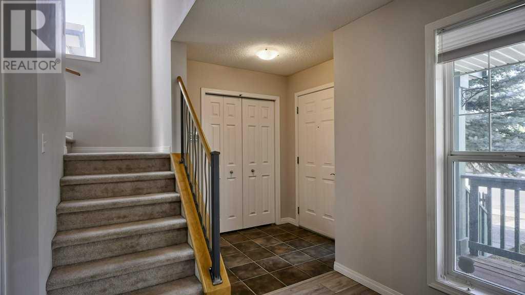 1074 Everridge Drive Sw, Calgary, Alberta  T2Y 4X3 - Photo 3 - A2224269