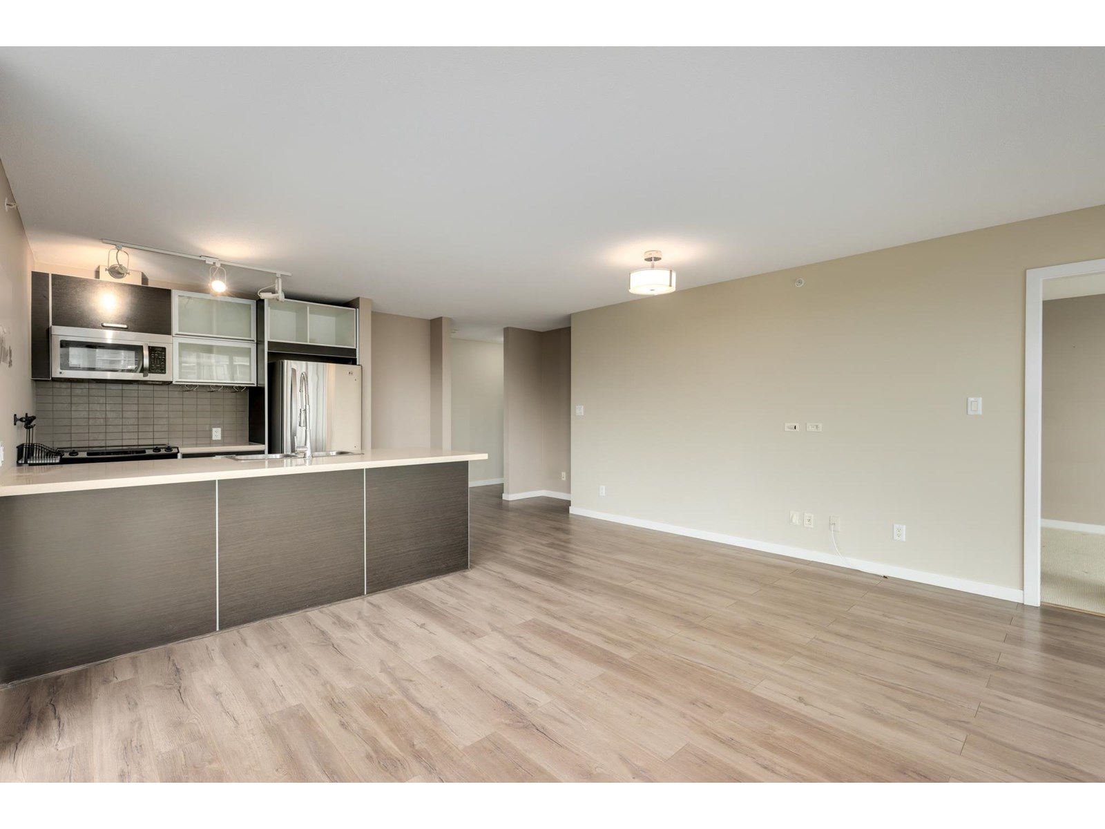 604 9981 Whalley Boulevard, Surrey, British Columbia  V3T 0G6 - Photo 6 - R3012590