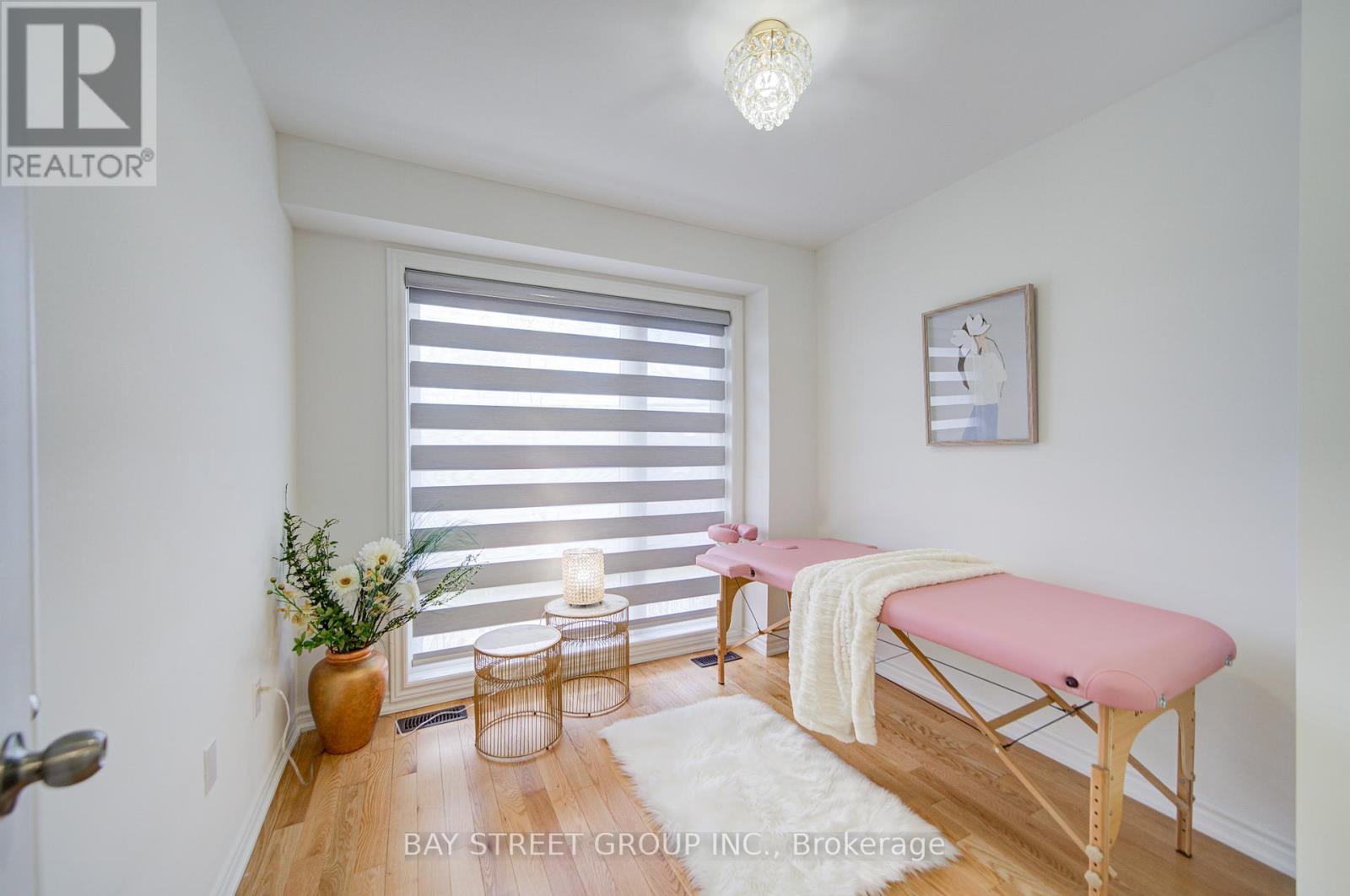 6859 Main Street, Whitchurch-Stouffville, Ontario  L4A 4X2 - Photo 4 - N12136106