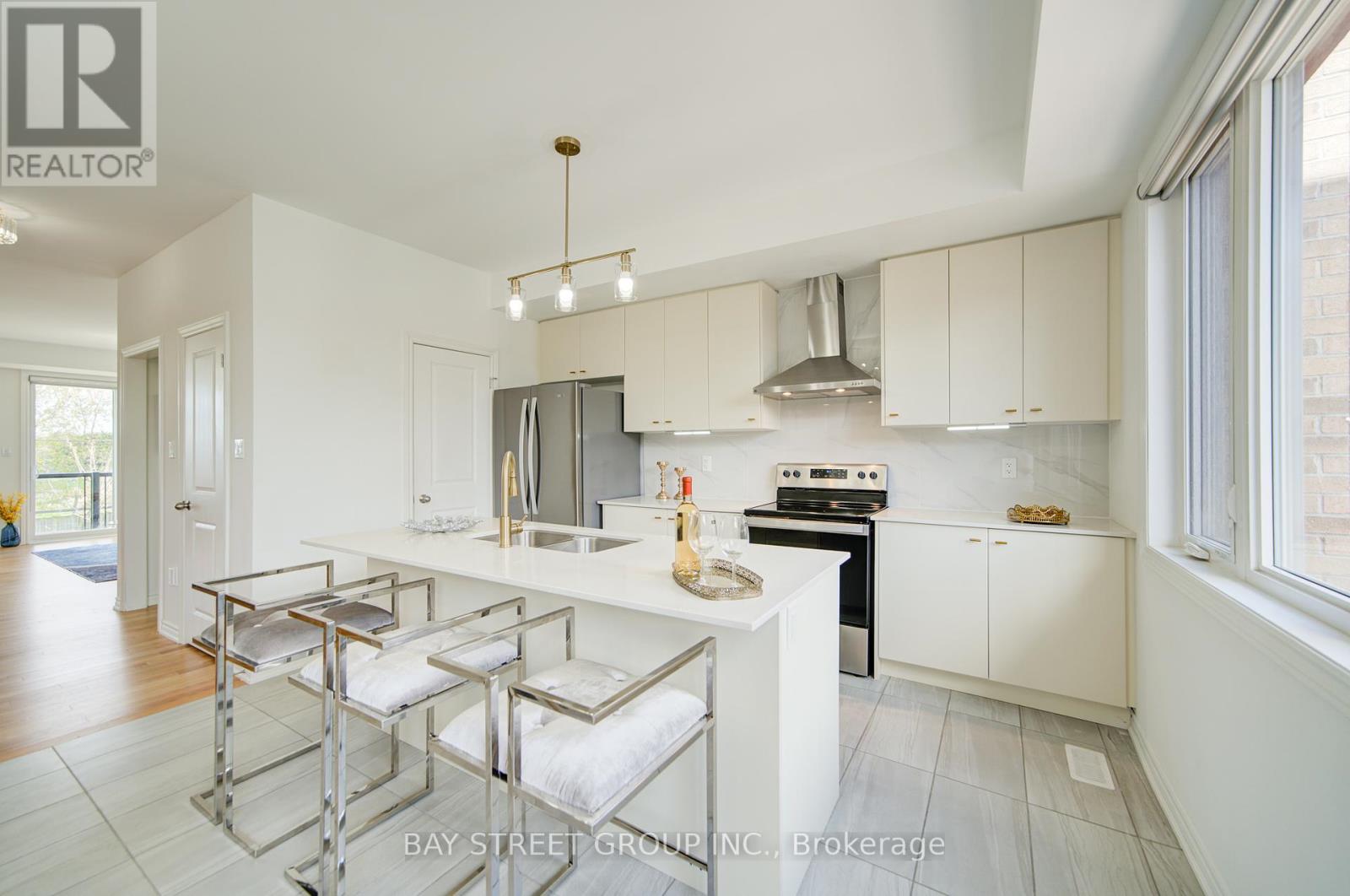 6859 Main Street, Whitchurch-Stouffville, Ontario  L4A 4X2 - Photo 7 - N12136106