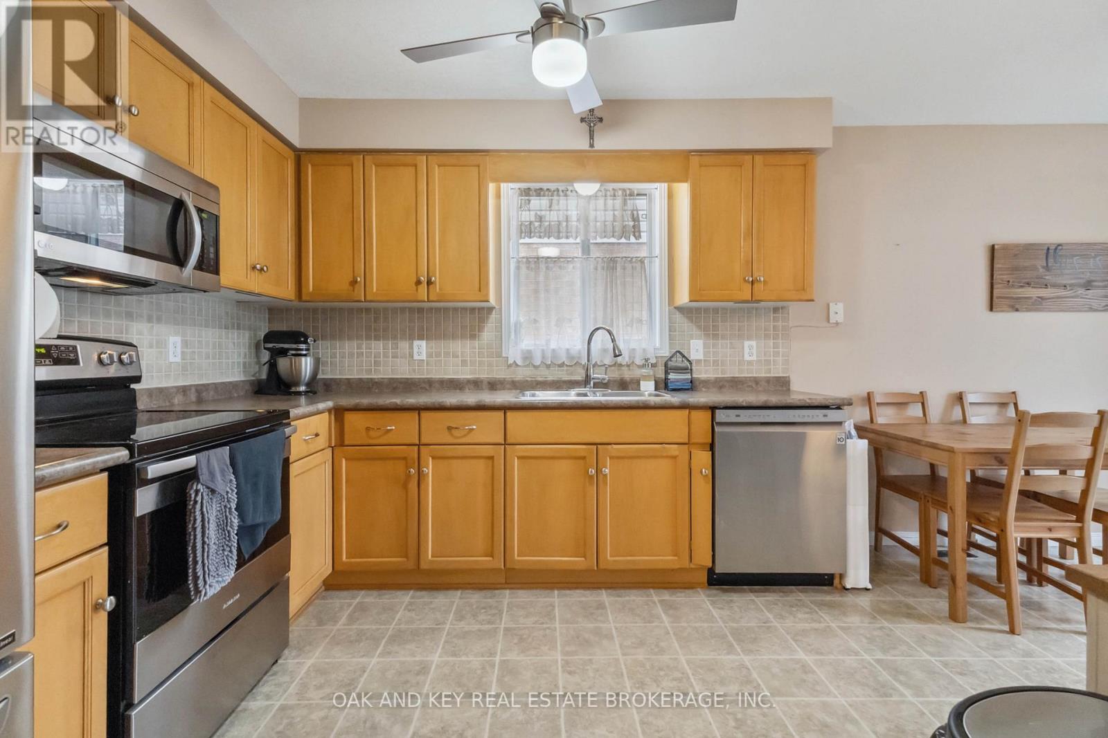 576 Ridgeview Drive, London East, Ontario  N5Y 6H8 - Photo 14 - X12214783