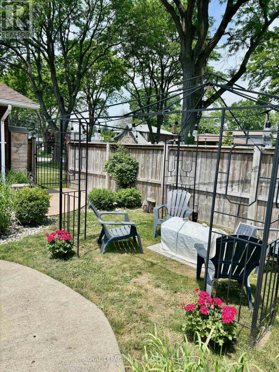 6796 Stokes Street, Niagara Falls (Dorchester), Ontario  L2G 2H1 - Photo 37 - X12046953