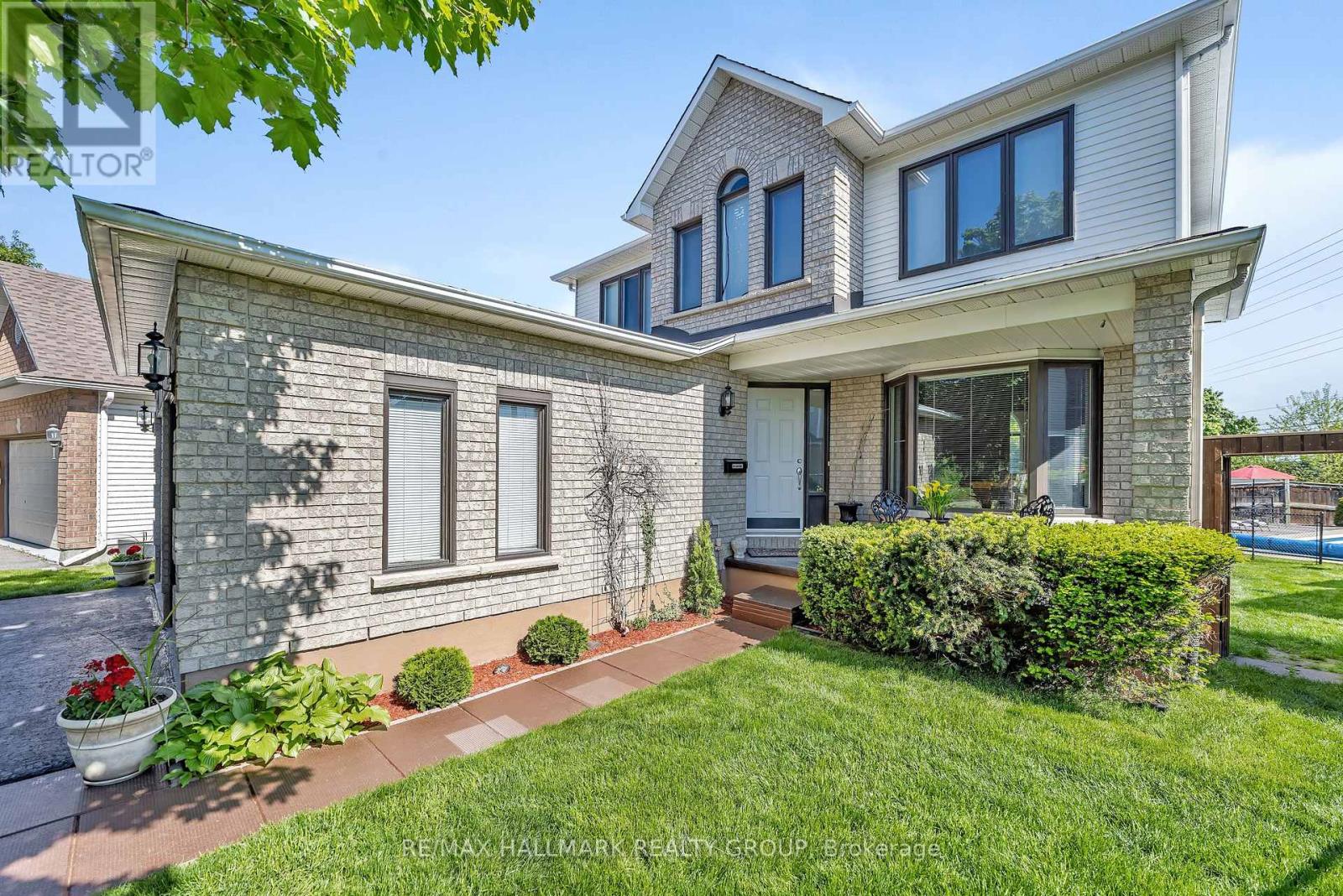 59 FORESTGLADE CRESCENT, Ottawa, Ontario