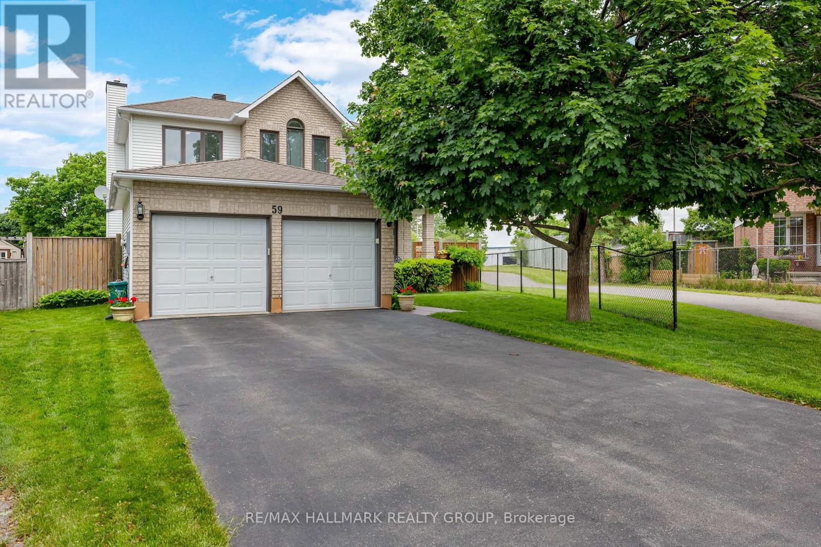 59 Forestglade Crescent, Ottawa, Ontario  K1G 5X4 - Photo 2 - X12214794