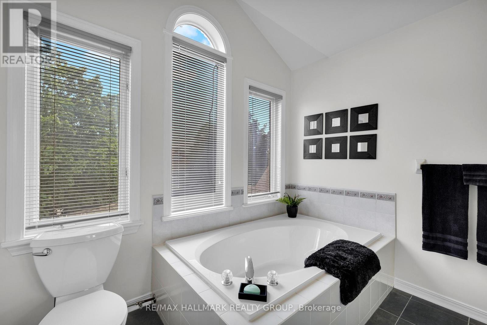 59 Forestglade Crescent, Ottawa, Ontario  K1G 5X4 - Photo 24 - X12214794