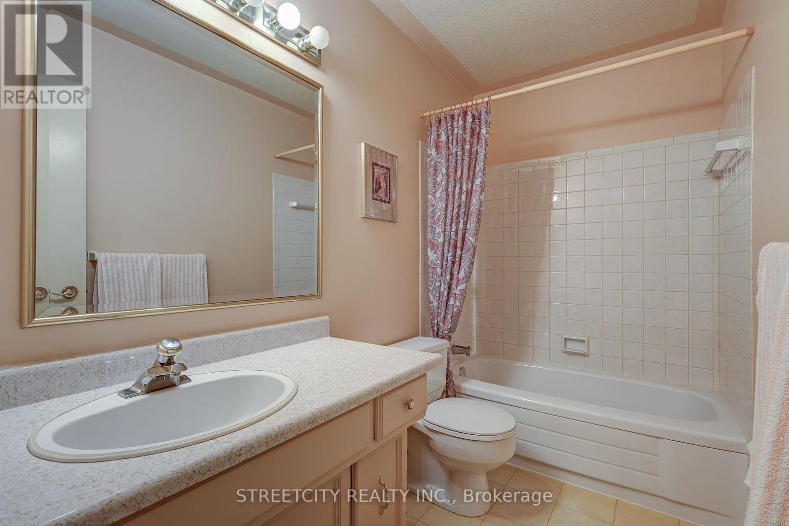 Photo 13 of 50 for 981 Farnham Court