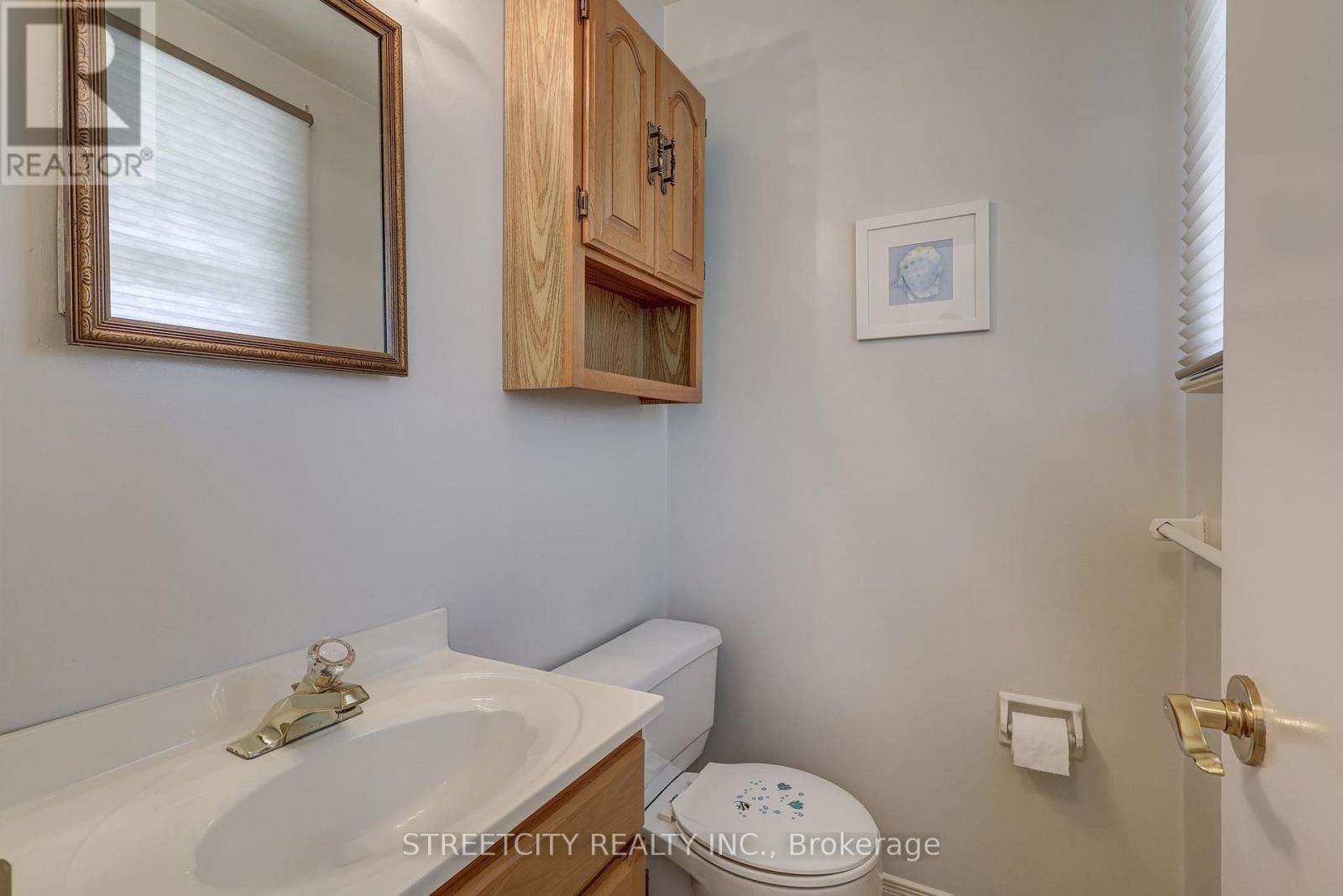 Photo 26 of 50 for 981 Farnham Court