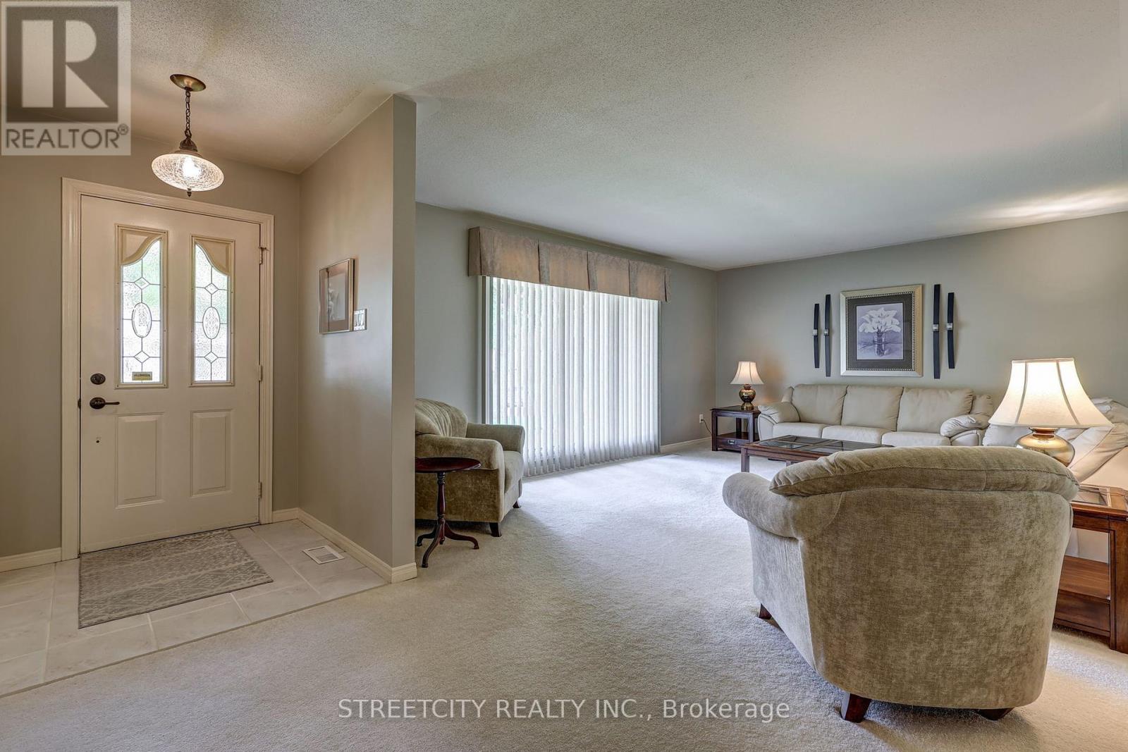 Photo 6 of 50 for 981 Farnham Court