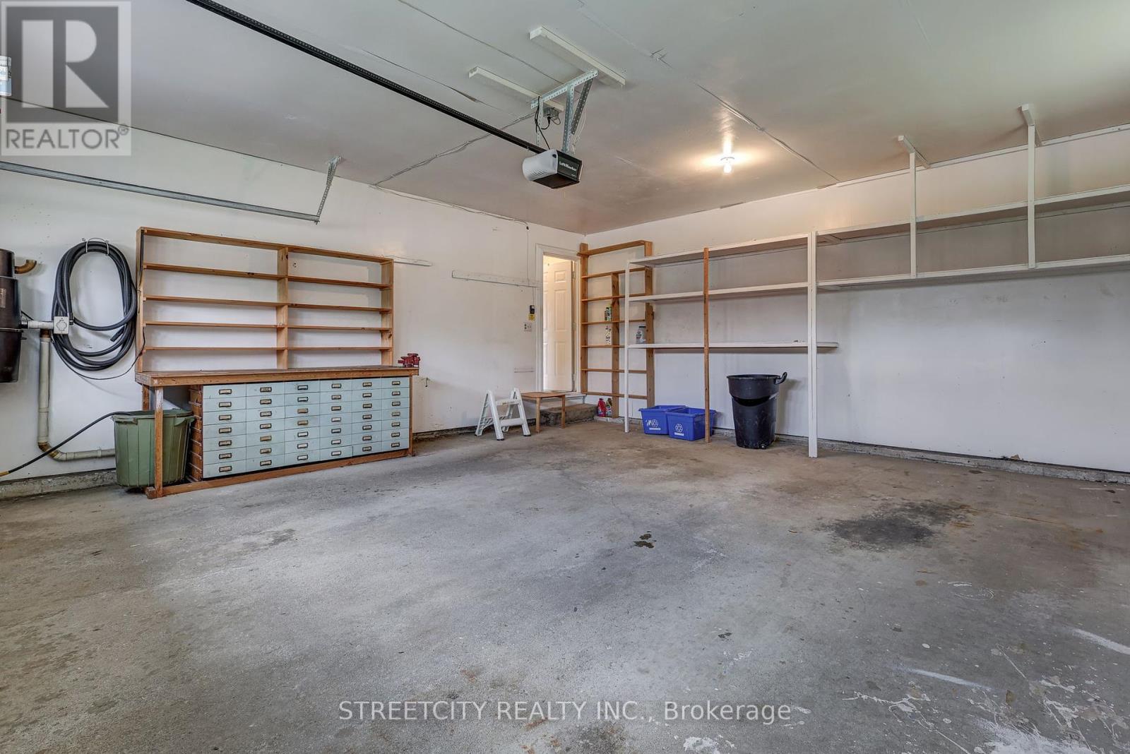 981 Farnham Court, London South, Ontario  N6K 1R5 - Photo 45 - X12211863
