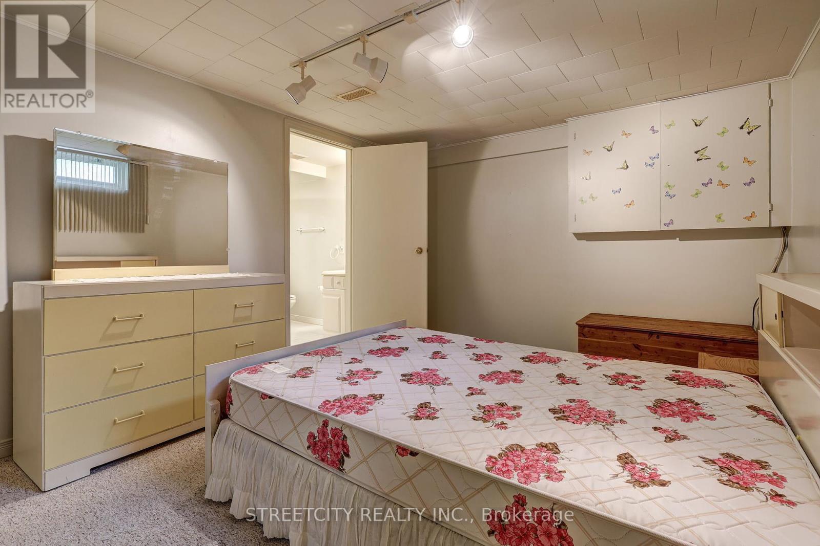 981 Farnham Court, London South, Ontario  N6K 1R5 - Photo 43 - X12211863
