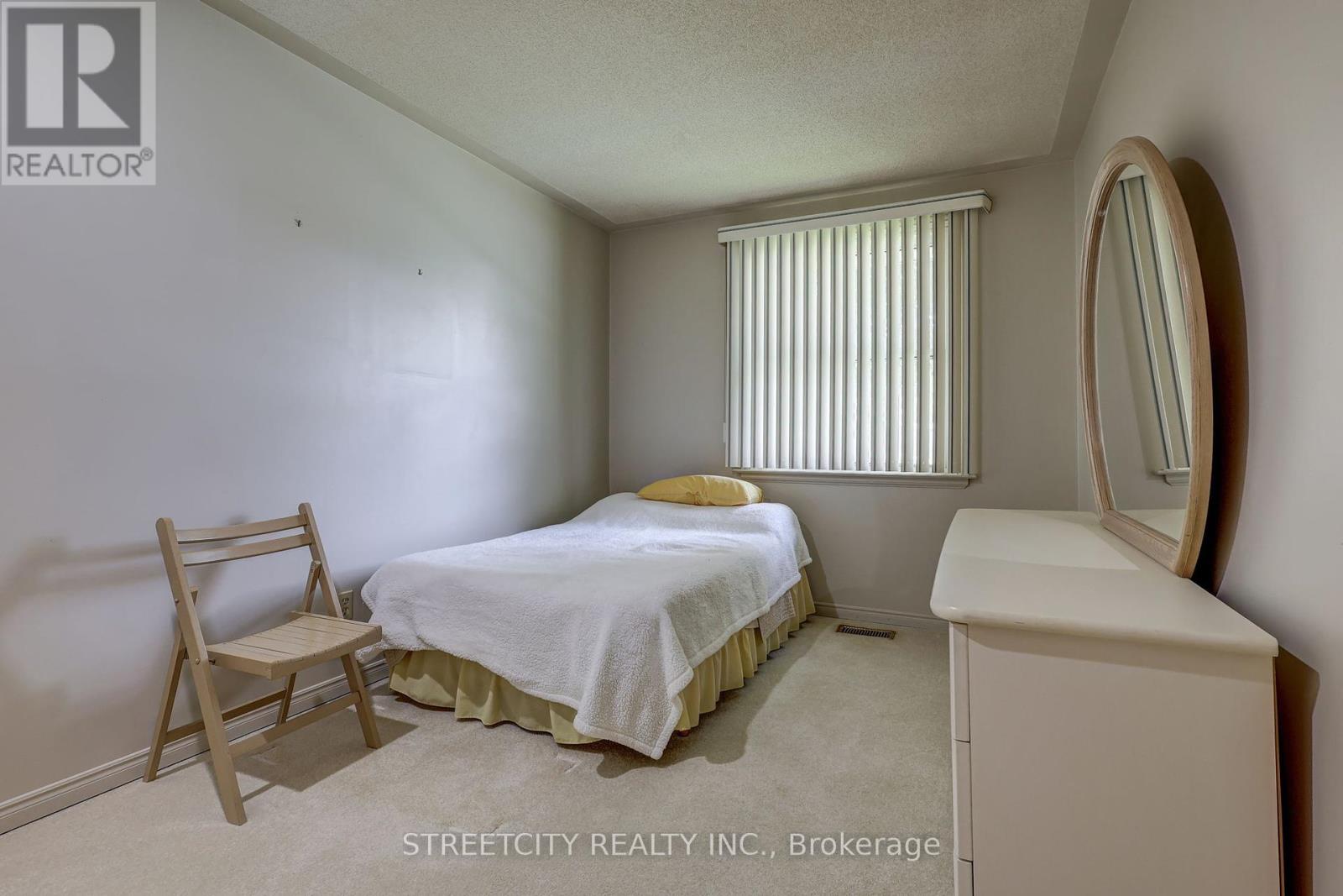 981 Farnham Court, London South, Ontario  N6K 1R5 - Photo 18 - X12211863