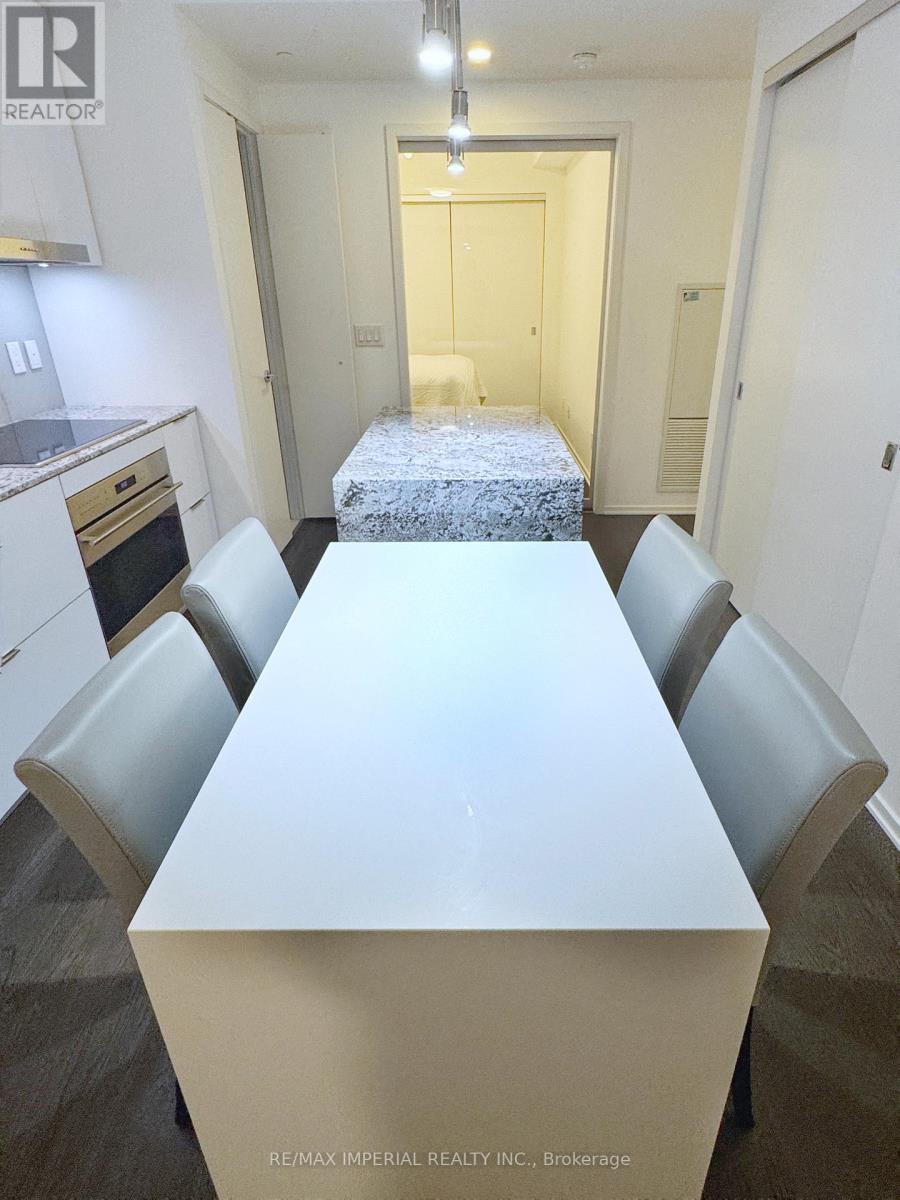 1 Bloor Street E, Toronto, Ontario  M4W 1A9 - Photo 11 - C12214728