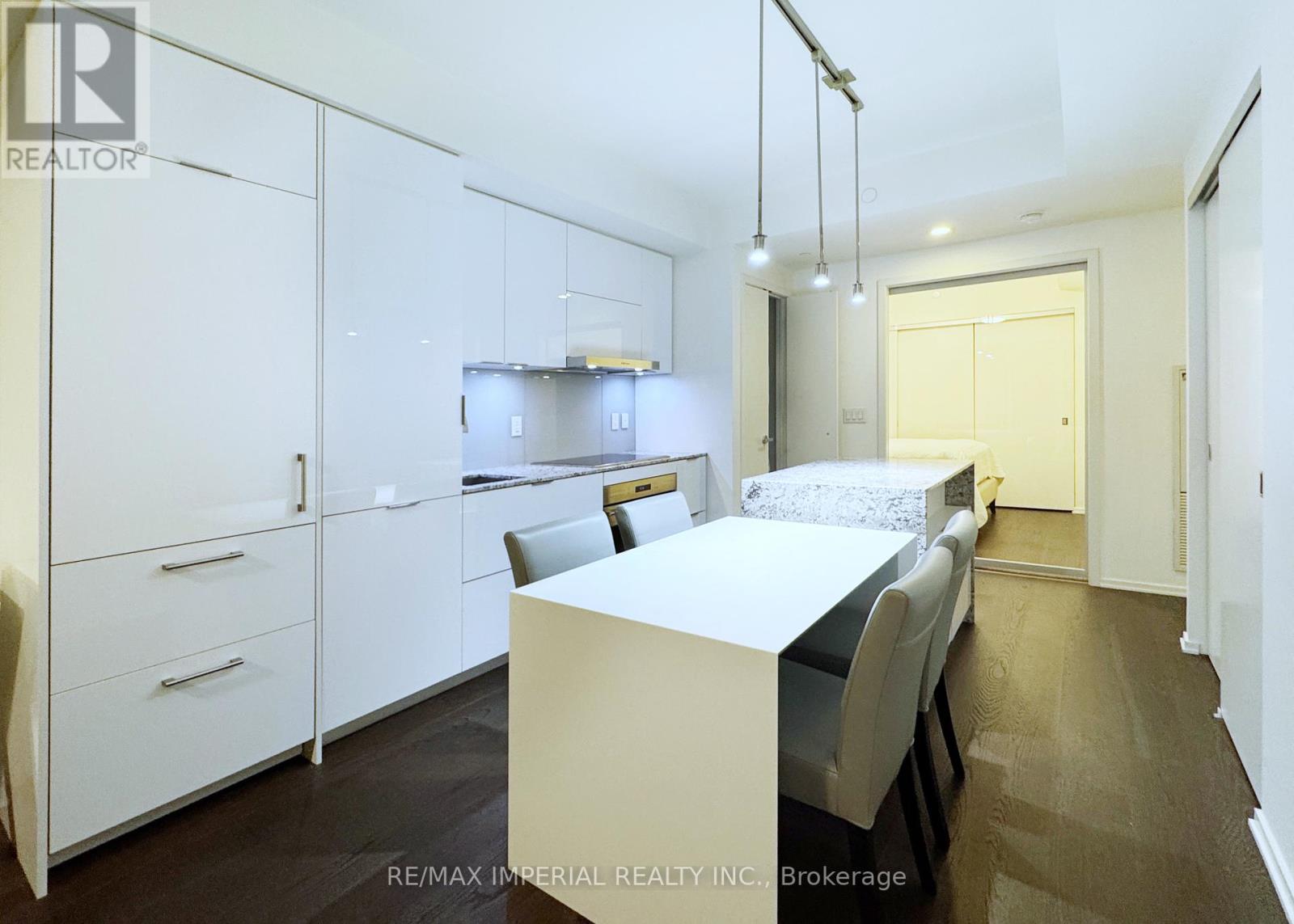 1 Bloor Street E, Toronto, Ontario  M4W 1A9 - Photo 12 - C12214728