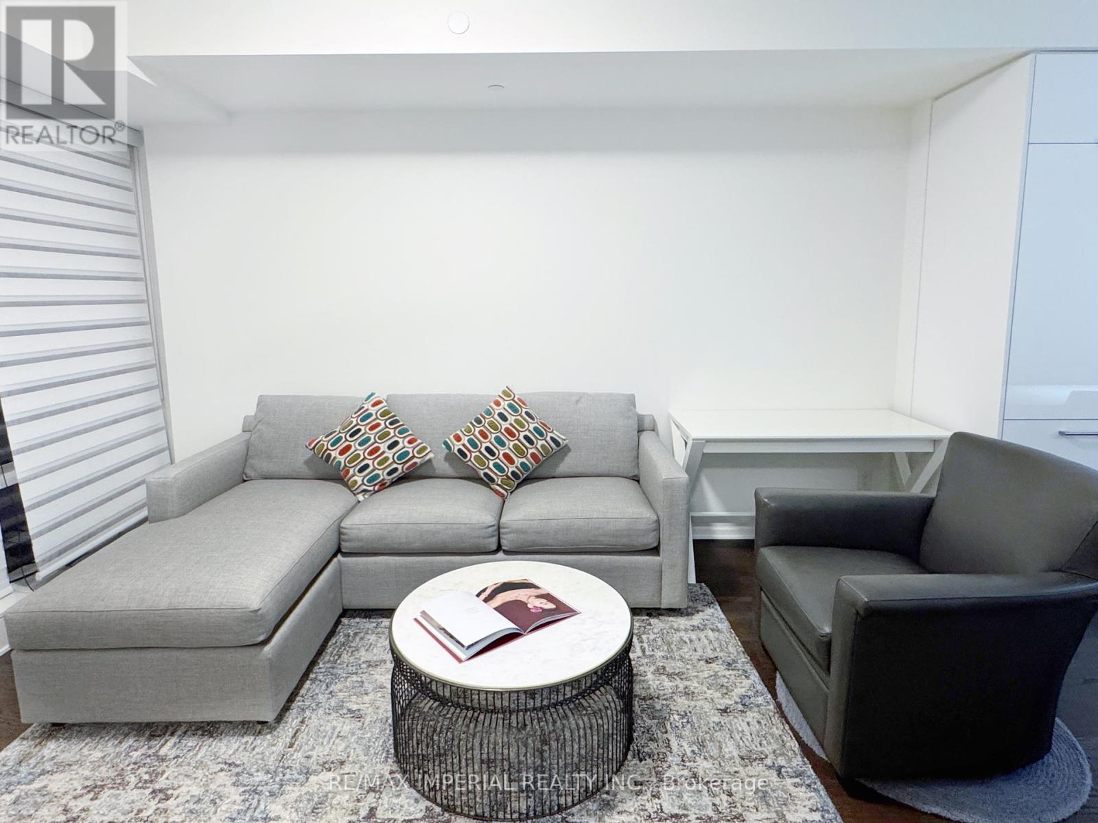 1 Bloor Street E, Toronto, Ontario  M4W 1A9 - Photo 14 - C12214728
