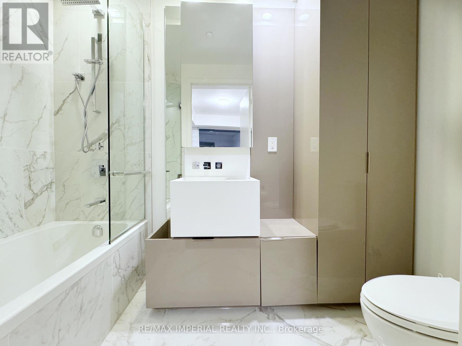 1 Bloor Street E, Toronto, Ontario  M4W 1A9 - Photo 22 - C12214728