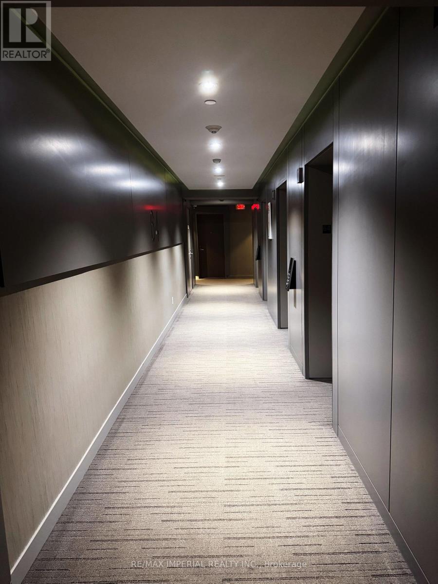 1 Bloor Street E, Toronto, Ontario  M4W 1A9 - Photo 3 - C12214728