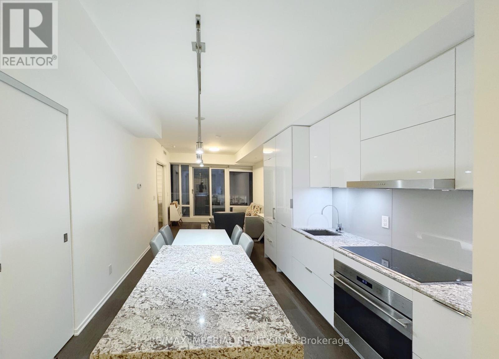 1 Bloor Street E, Toronto, Ontario  M4W 1A9 - Photo 5 - C12214728
