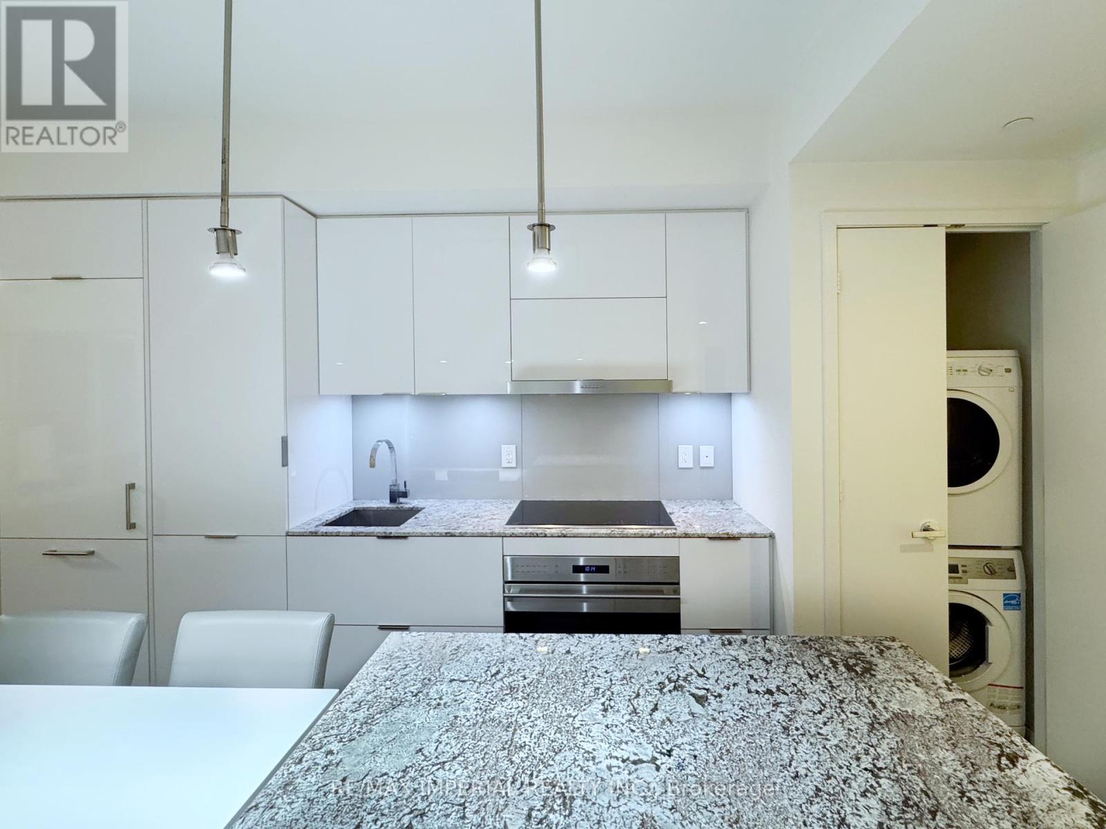1 Bloor Street E, Toronto, Ontario  M4W 1A9 - Photo 7 - C12214728