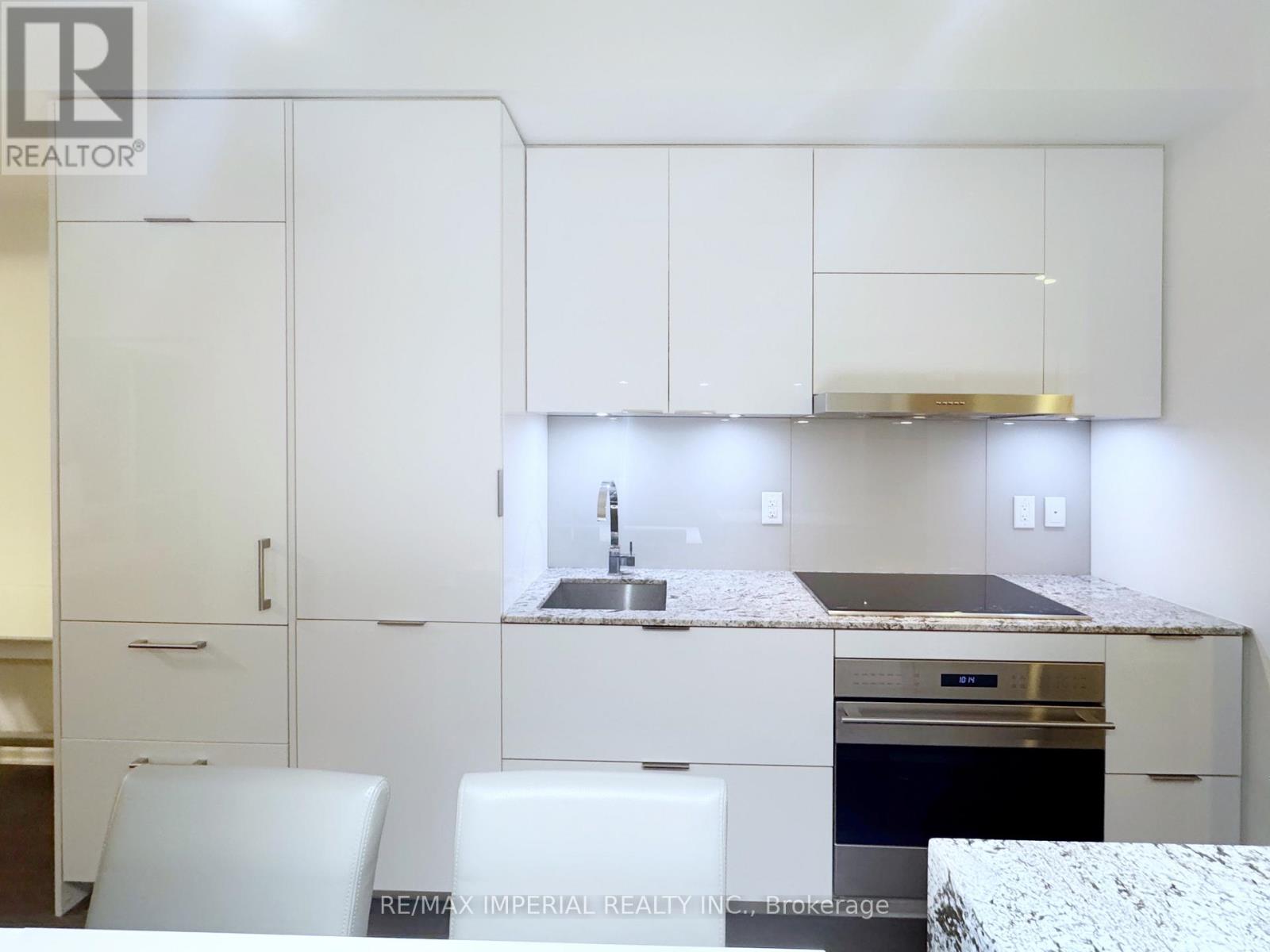 1 Bloor Street E, Toronto, Ontario  M4W 1A9 - Photo 8 - C12214728